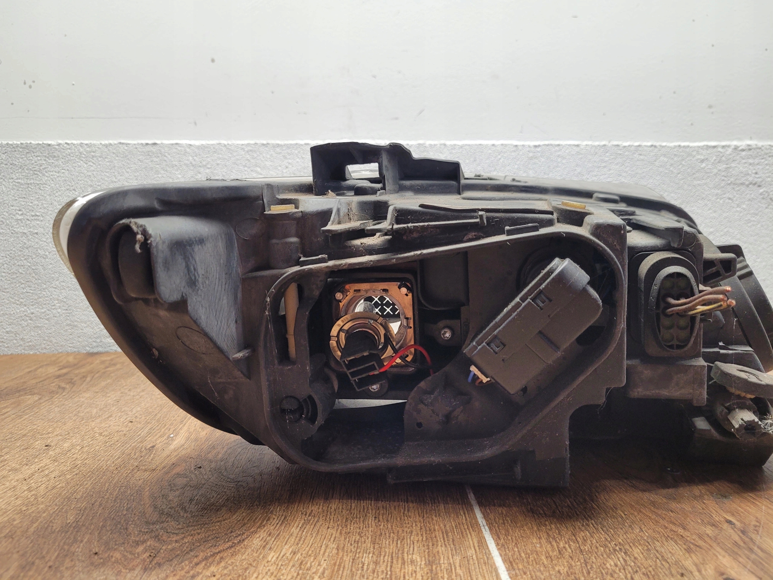 AUDI Q7 4L ĽAVÉ PREDNÉ SVETLO GB VERZIA 4L0941003K