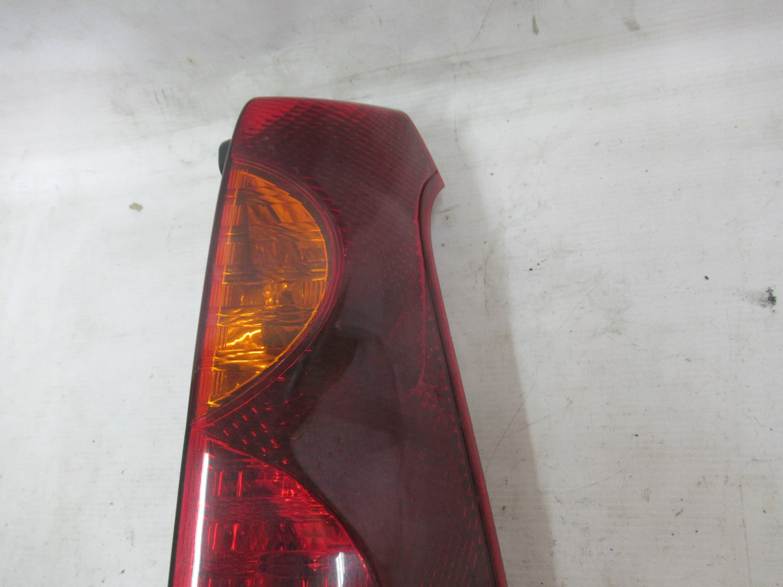 PRAVE ZADNE SVETLO NISSAN NOTE LIFT 09-