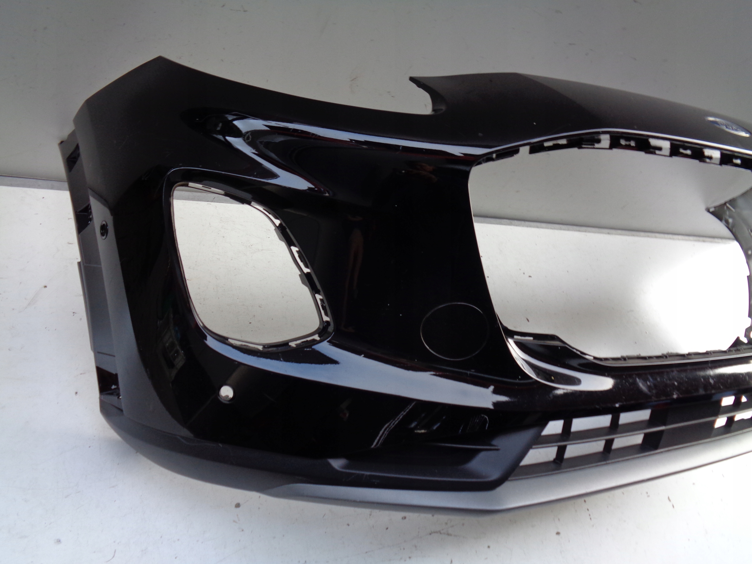 PREDNÝ NÁRAZNÍK FORD PUMA 19- NR 37021