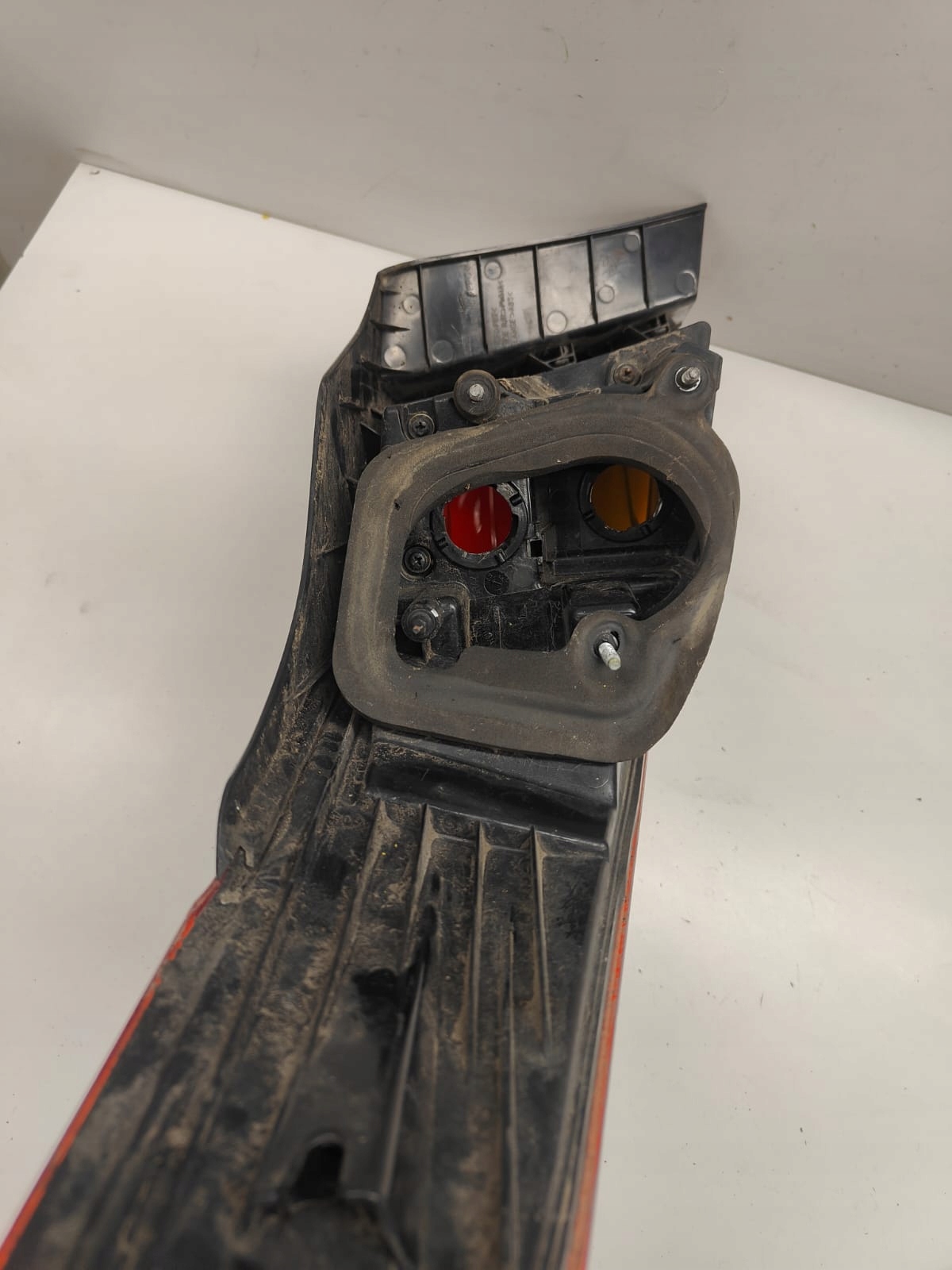 Kia optima III lift 2013 92402-2T0 ZADNE SVETLONA ZADNA PRAVA