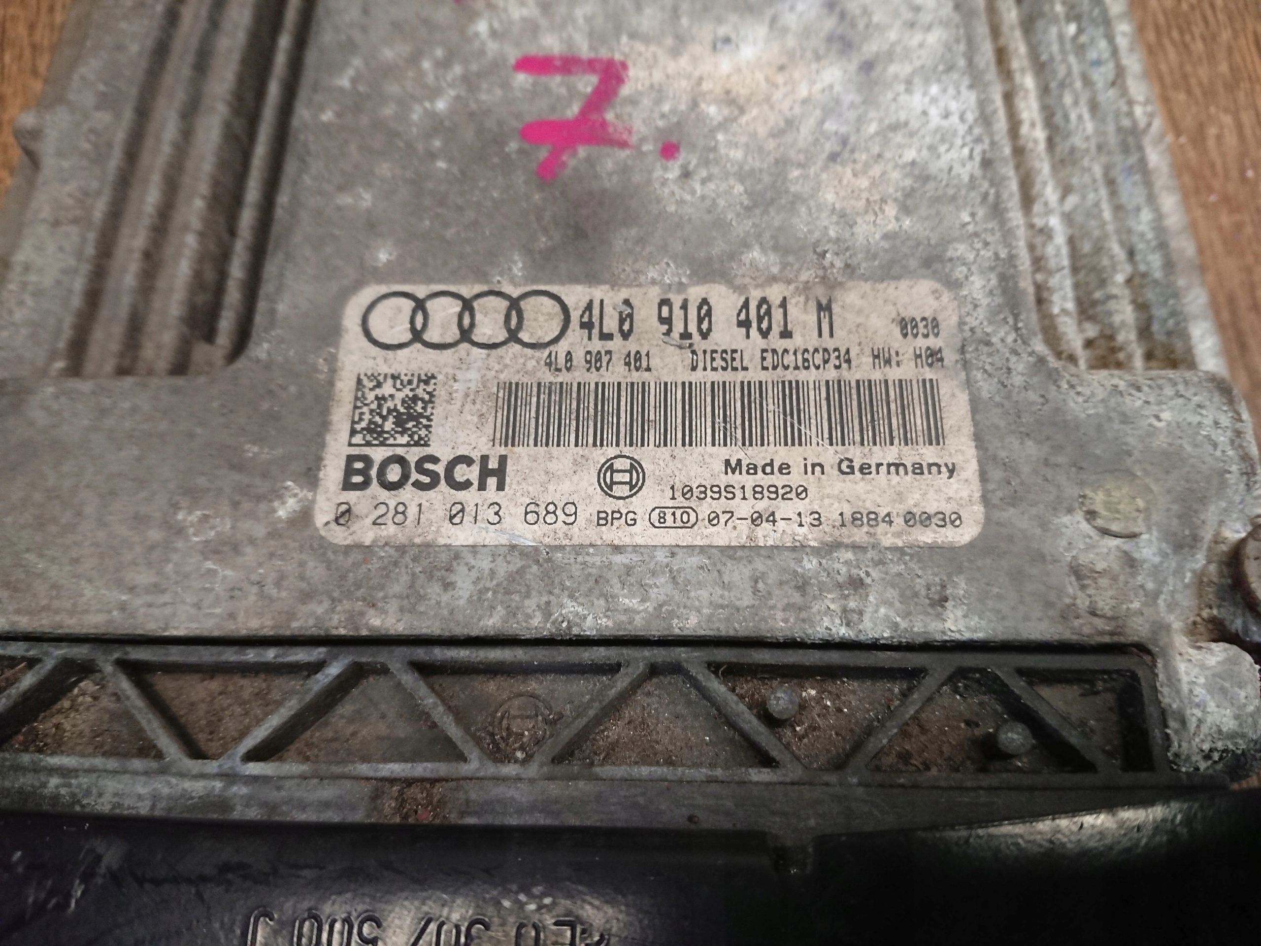 AUDI Q7 RIADIACA JEDNOTKA MOTORA 3.0 TDI 4L0910401M