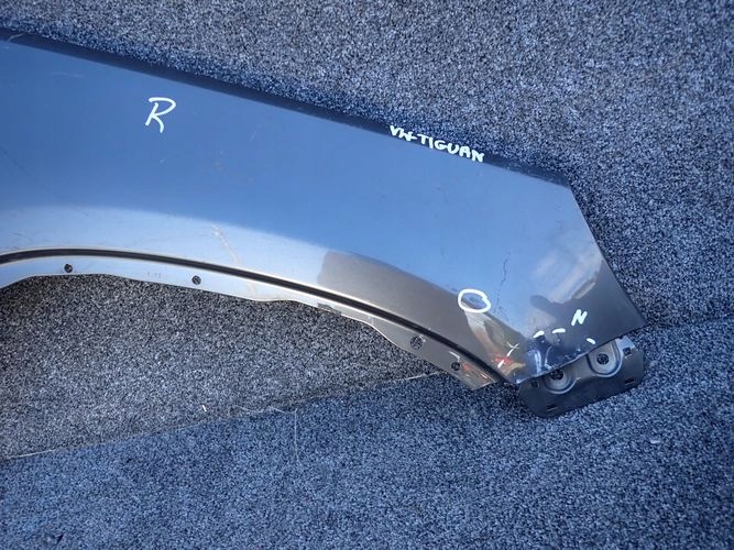 VW TIGUAN 08-16 PRAVY PREDNY BLATNIK