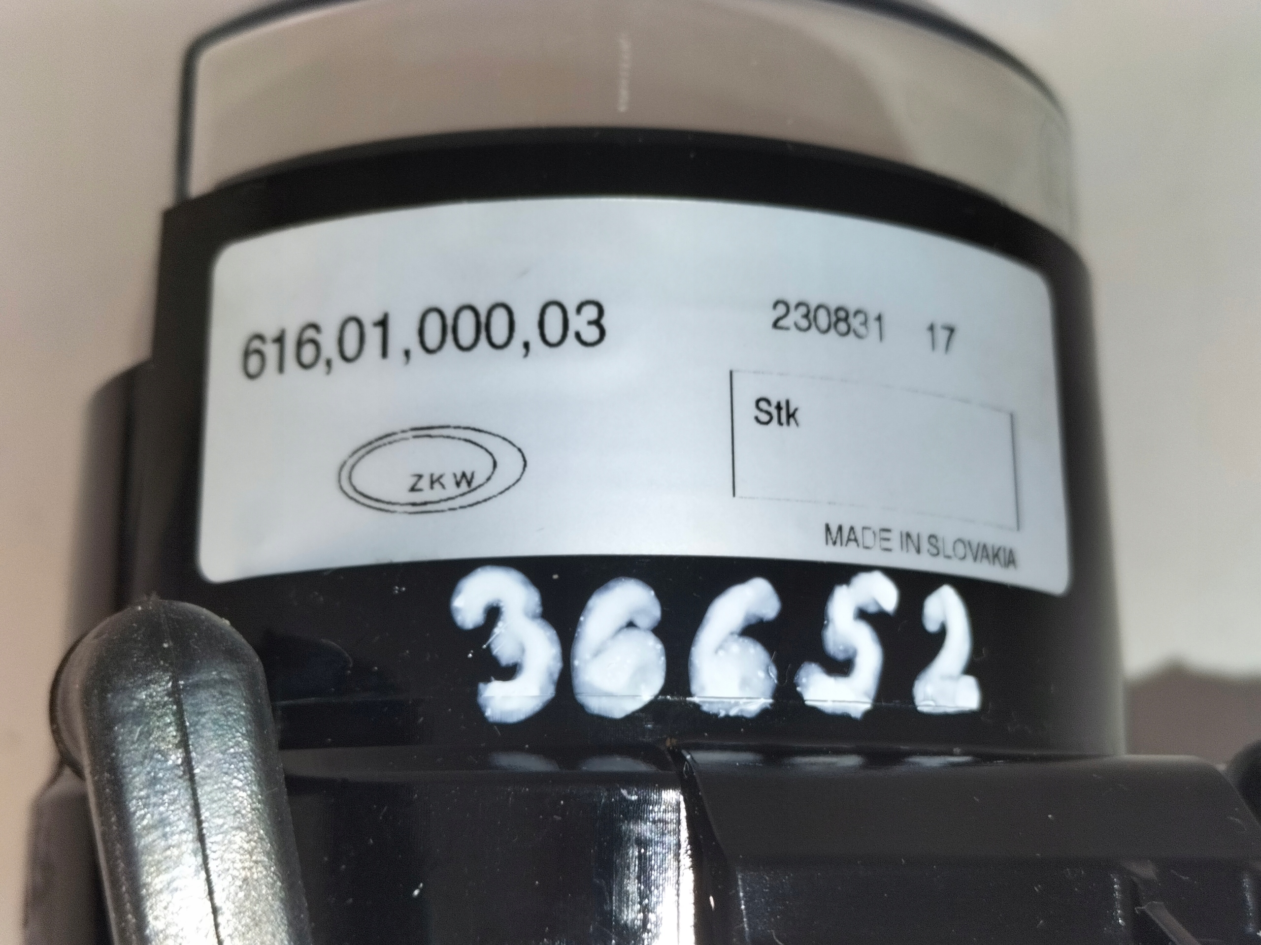 PRAVÁ PREDNÁ HMLOVKA BMW 3 E90 04- BMW 5 E60 03- BMW X3 E84 04-06 M