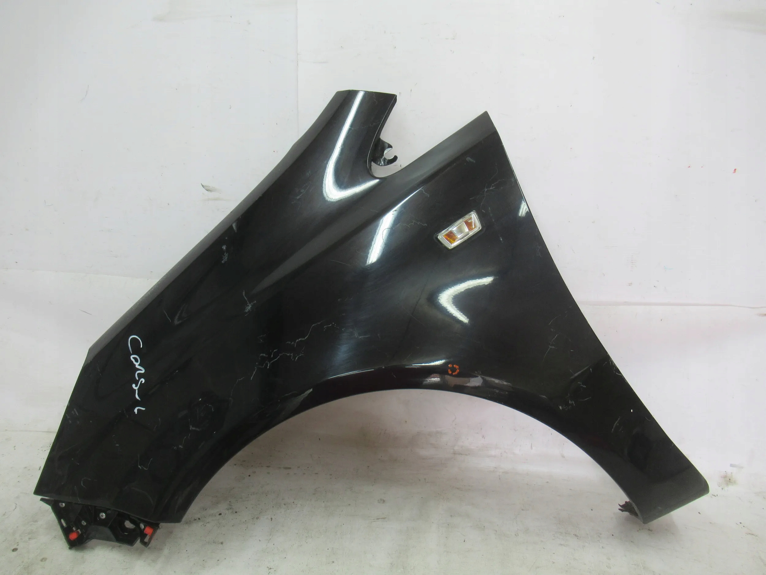 BLATNIK PREDNÝ LAVY OPEL CORSA D