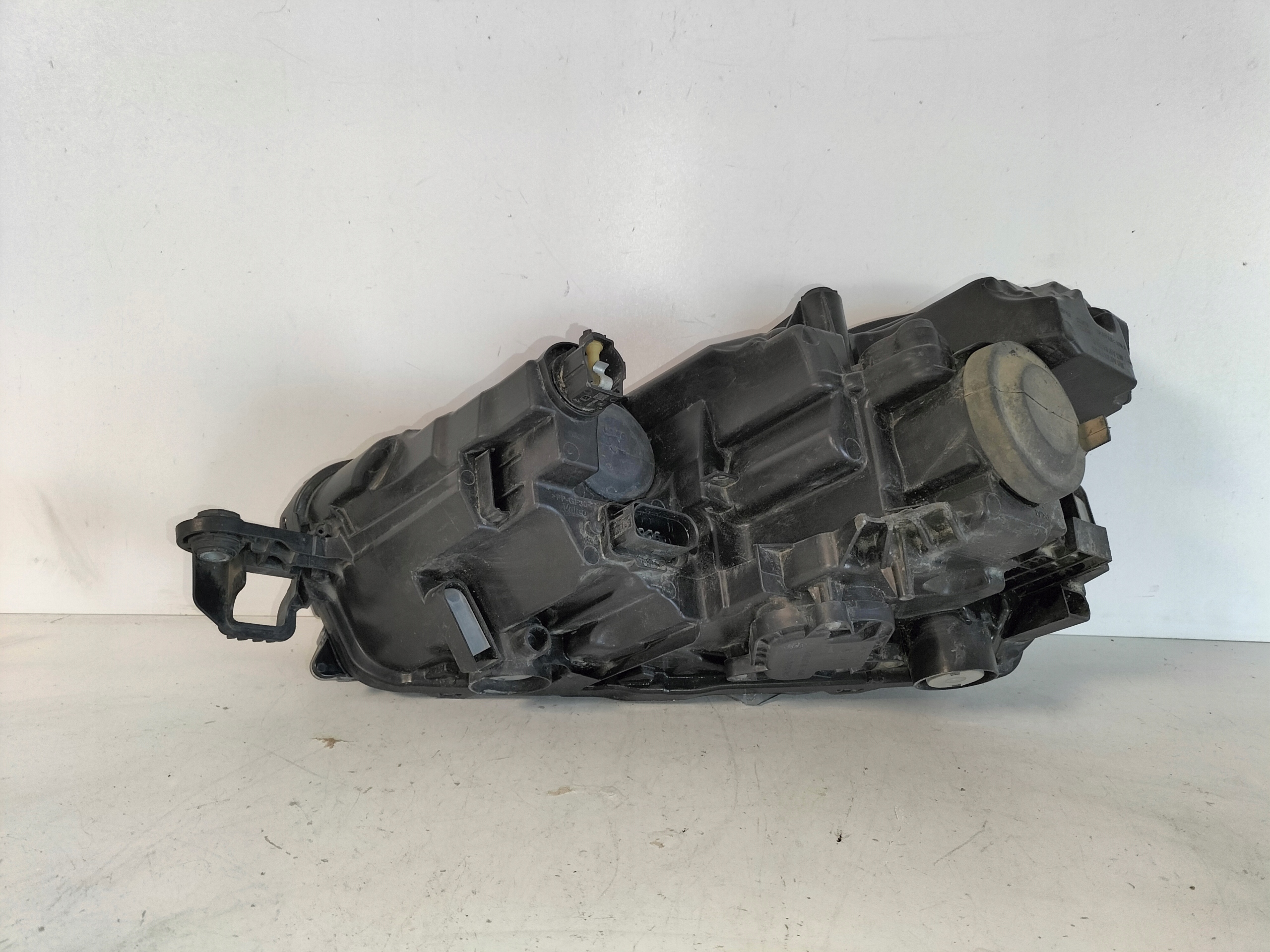 PRAVE PREDNE SVETLO SKODA SCALA 19-