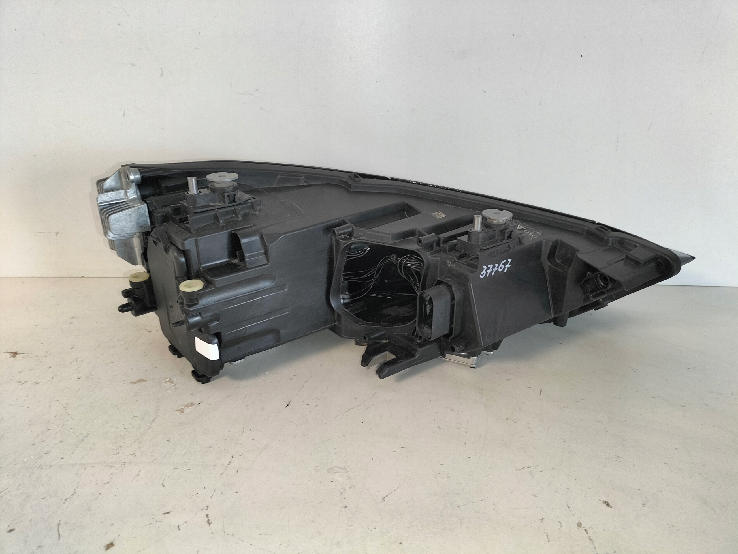 LAVE PREDNE SVETLO AUDI A1 8X LIFT 14-18 XENON