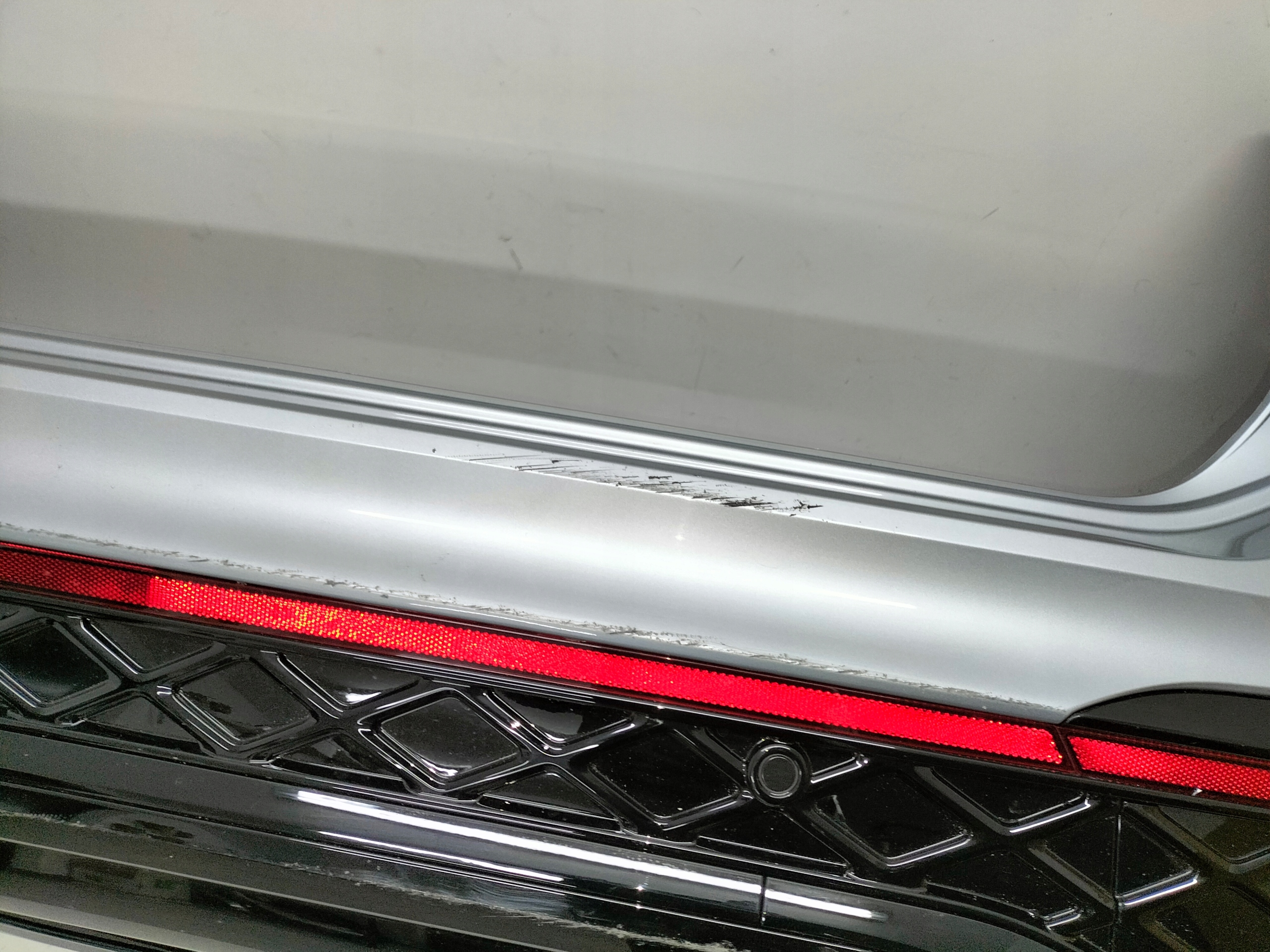 ZADNÝ NÁRAZNÍK VW TIGUAN III 24- R-LINE