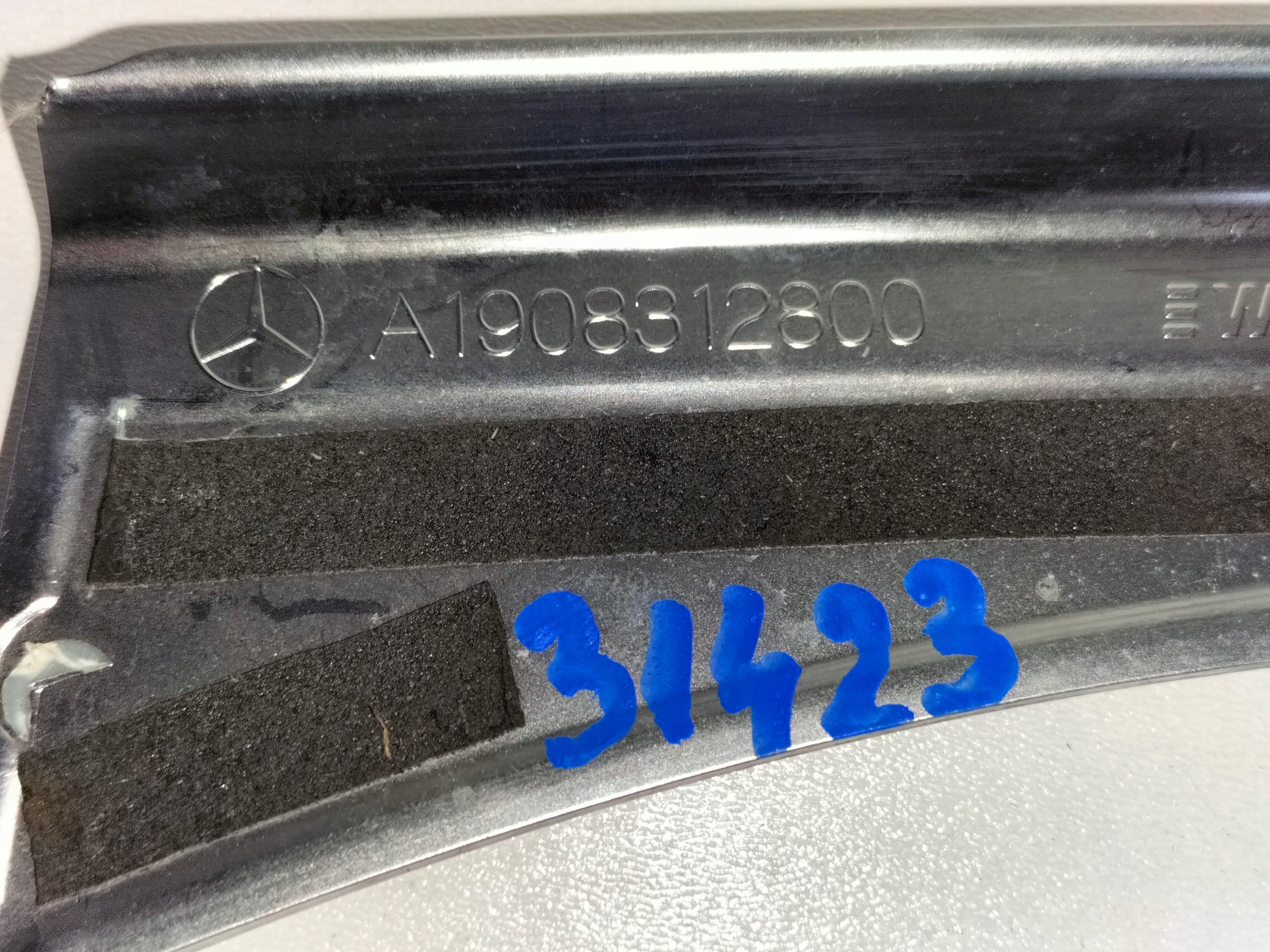 LISTA ZADNEHO NARAZNIKA MERCEDES AMG GT 14- C190