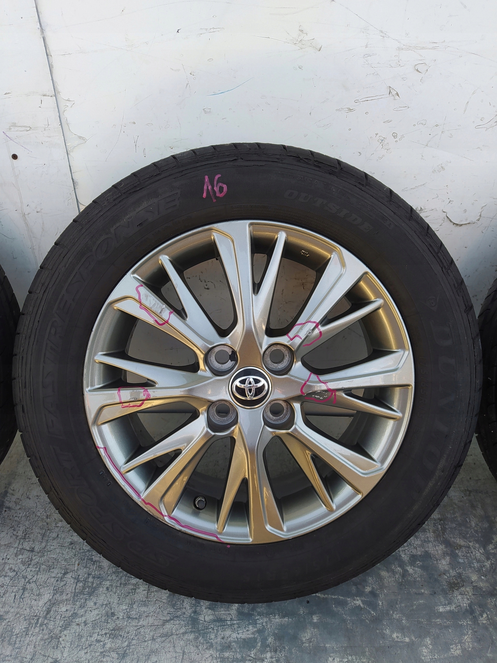 TOYOTA YARIS III 3 15“ KOLESA 4261l-0DG70