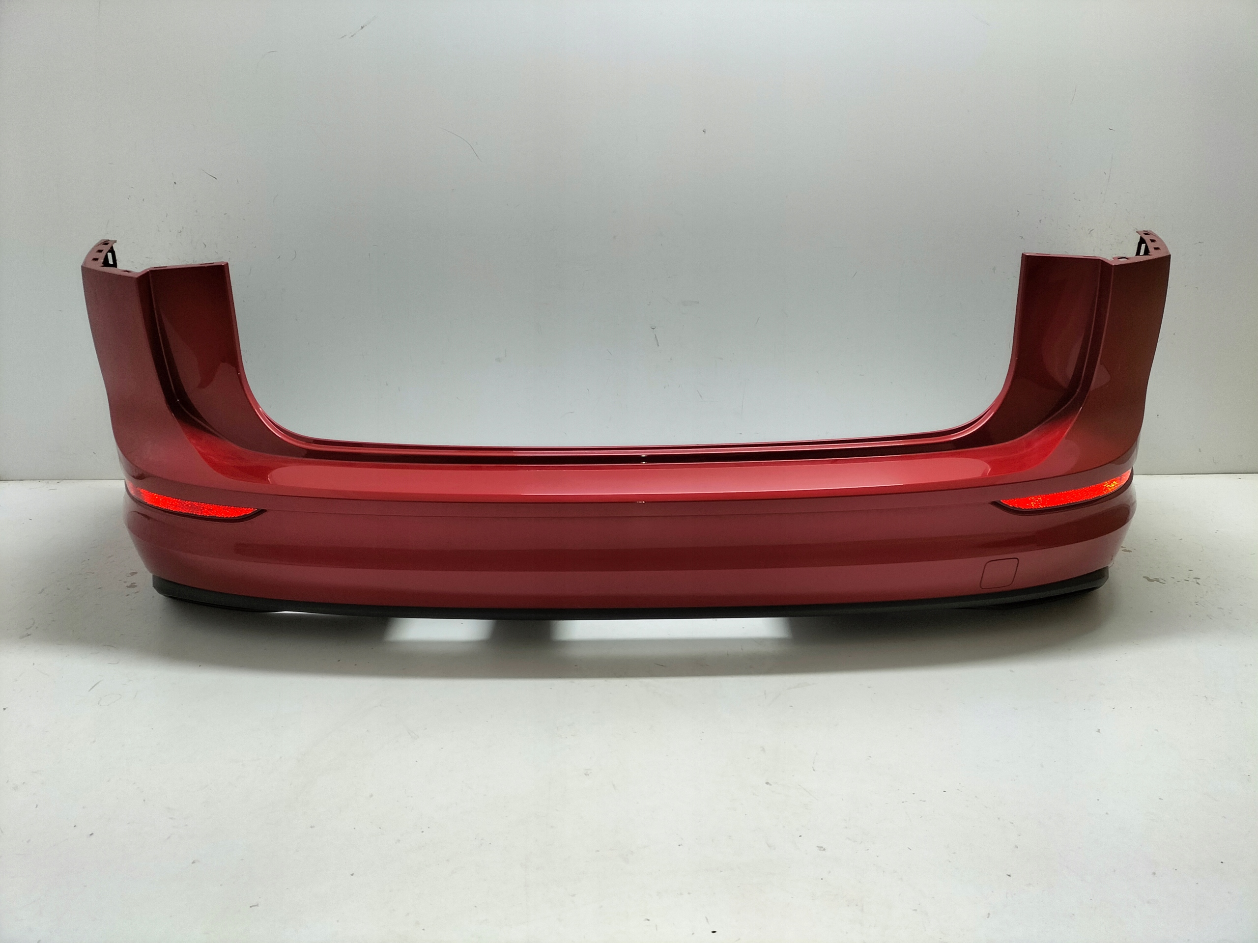ZADNÝ NÁRAZNÍK VW GOLF VIII 8 20-24 KOMBI