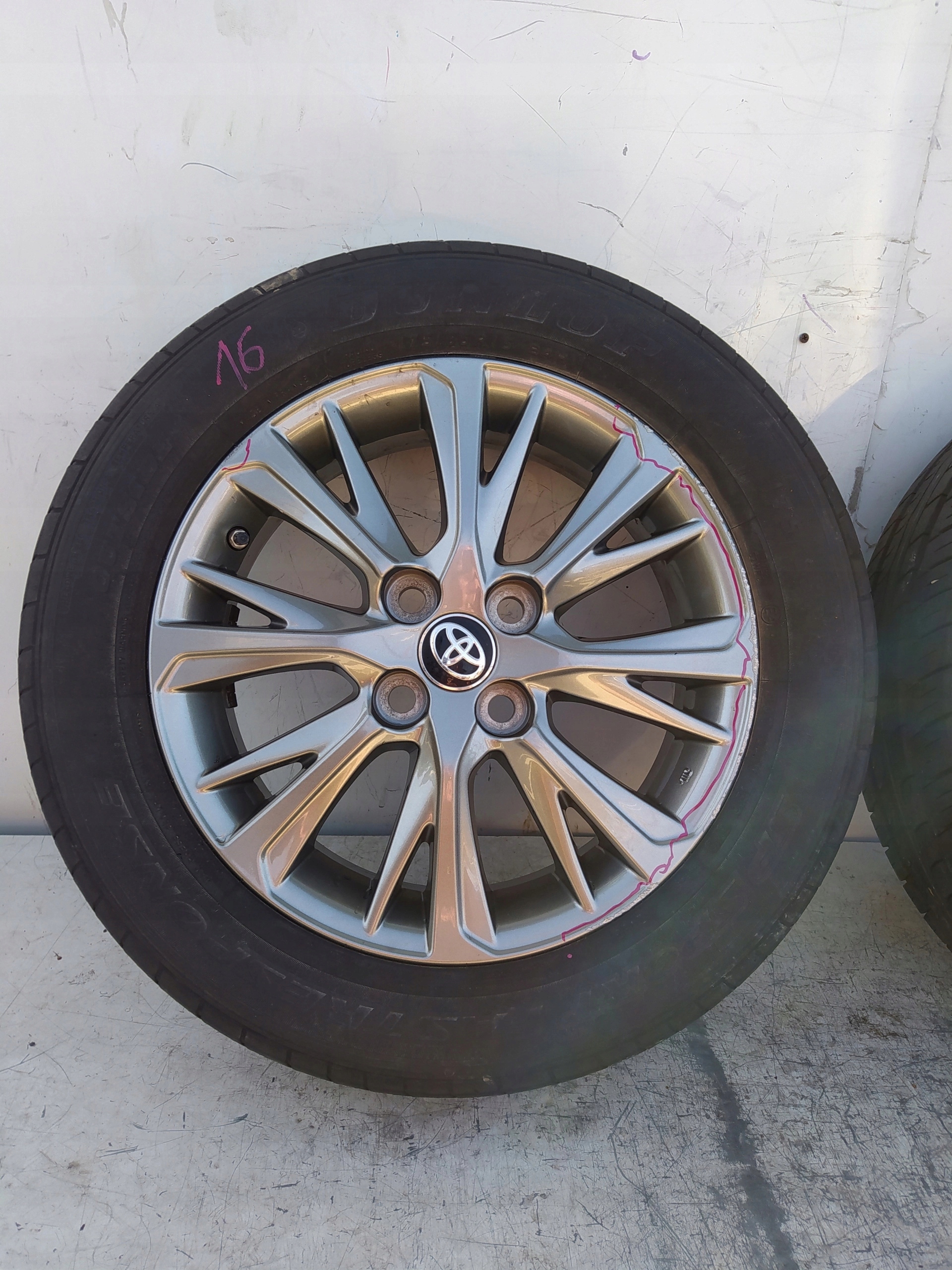 TOYOTA YARIS III 3 15“ KOLESA 4261l-0DG70