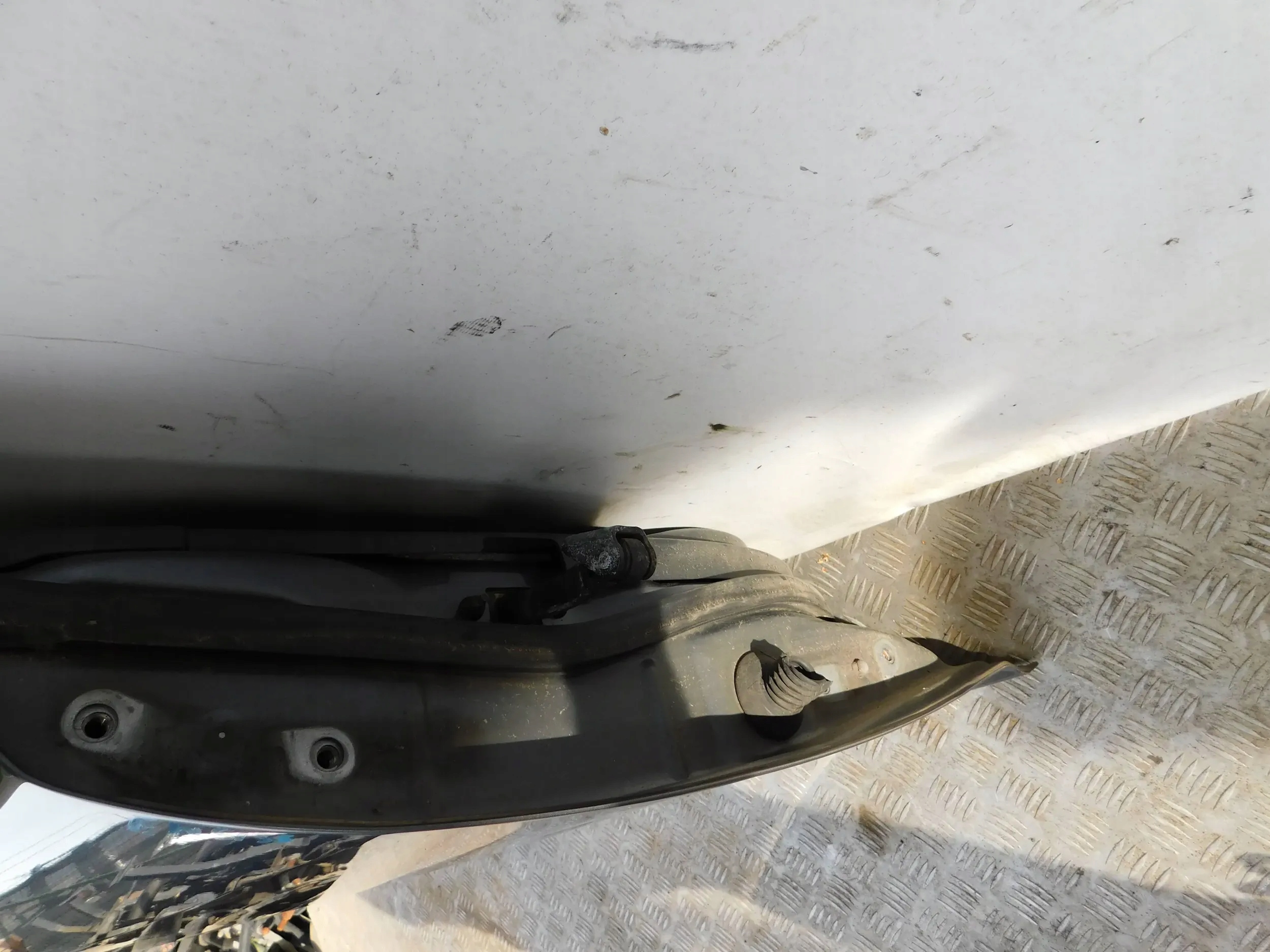 PRAVE PREDNE DVERE TOYOTA AVENSIS T25