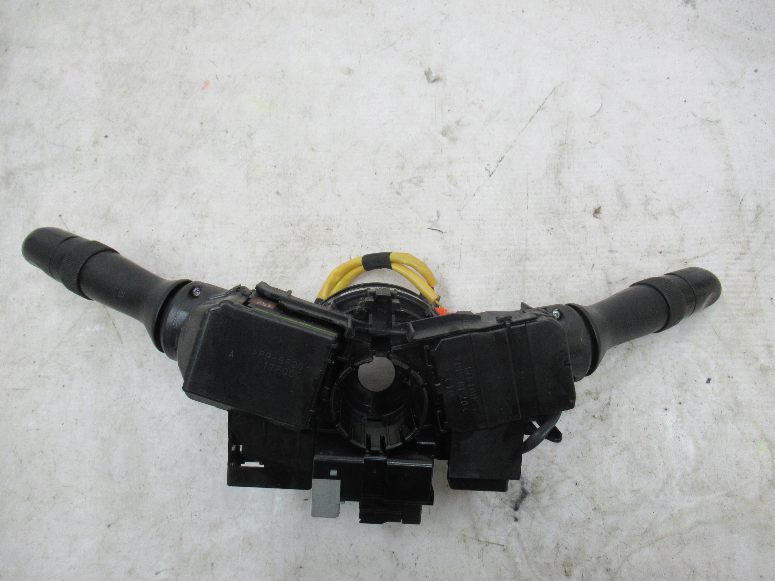 PÁČKY POD VOLANT TOYOTA PRIUS 2 II