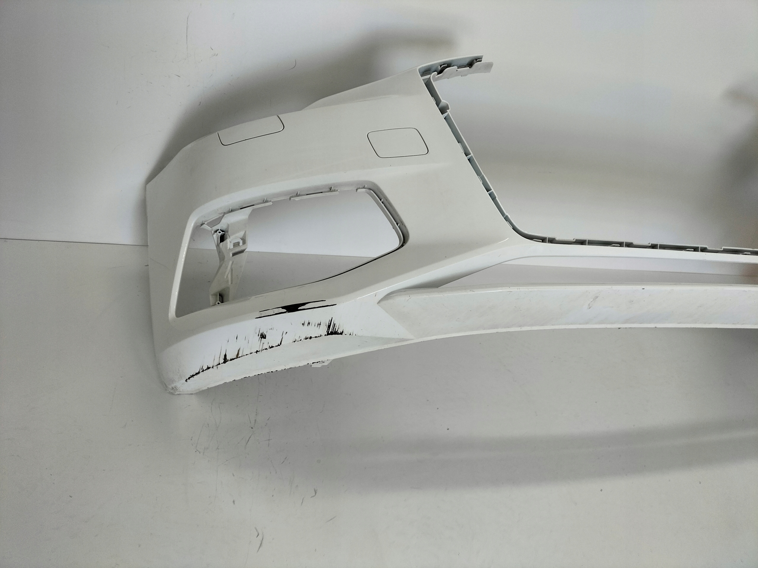 PREDNÝ NÁRAZNÍK AUDI A6 C8 18-