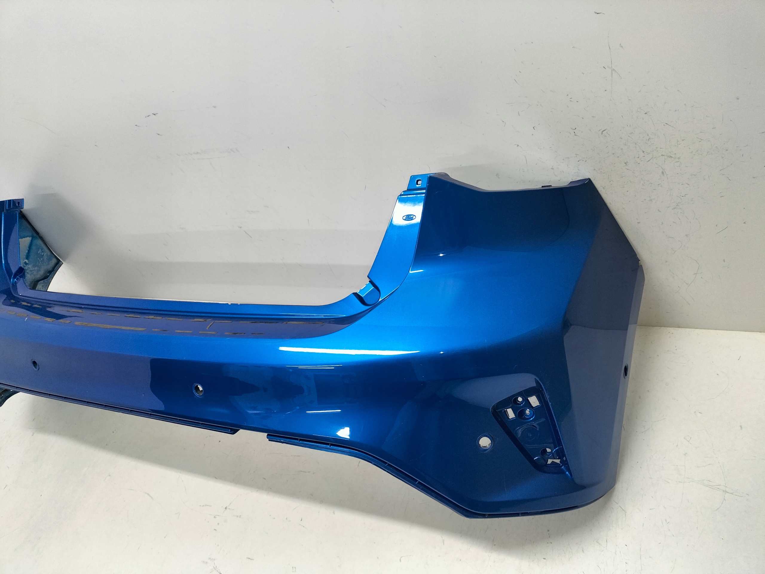 ZADNÝ NÁRAZNÍK FORD FOCUS MK4 18- HB