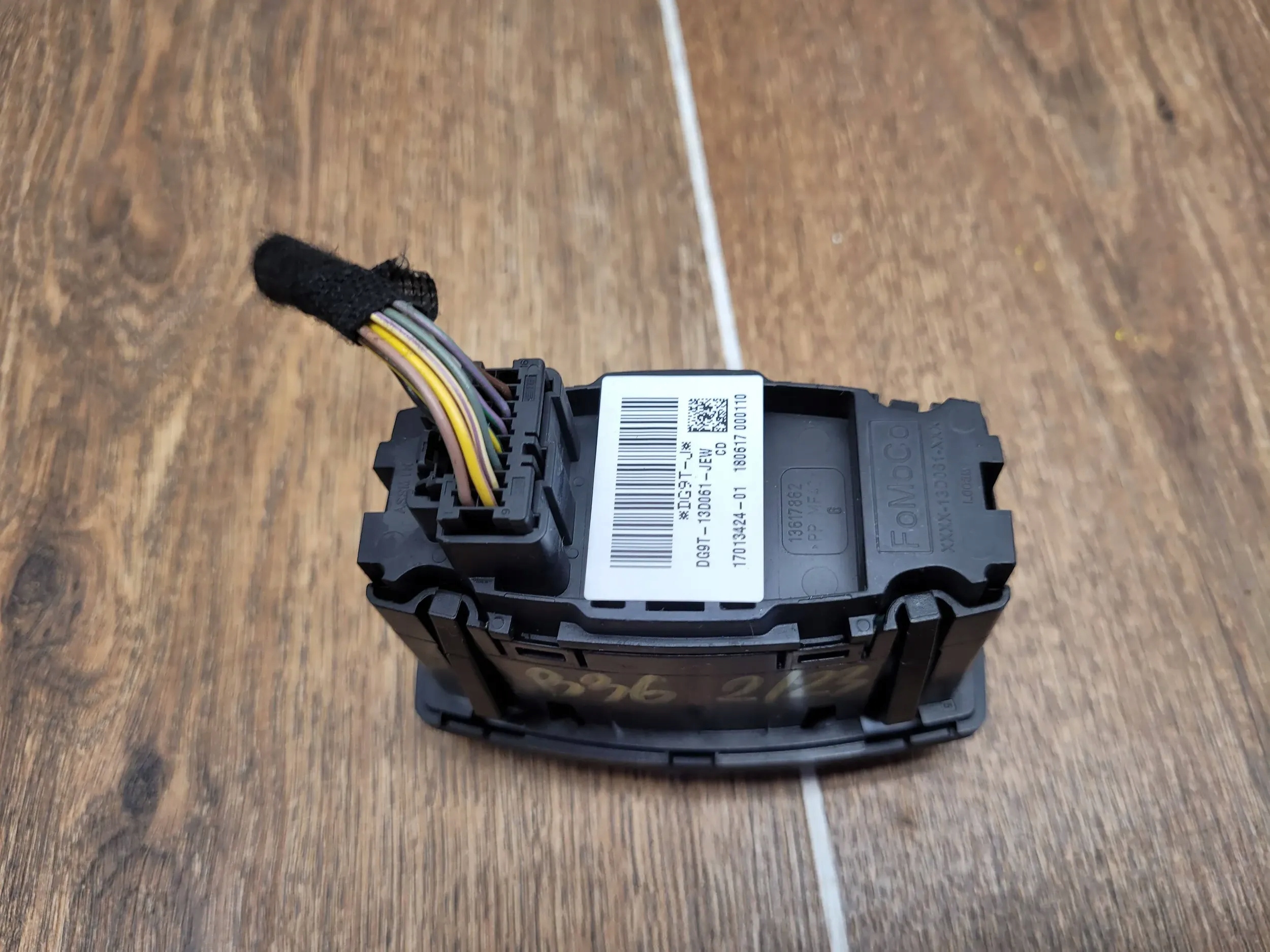 Ford Mondeo MK5 DG9T-13D061-JEW prełącznik SVETIEL