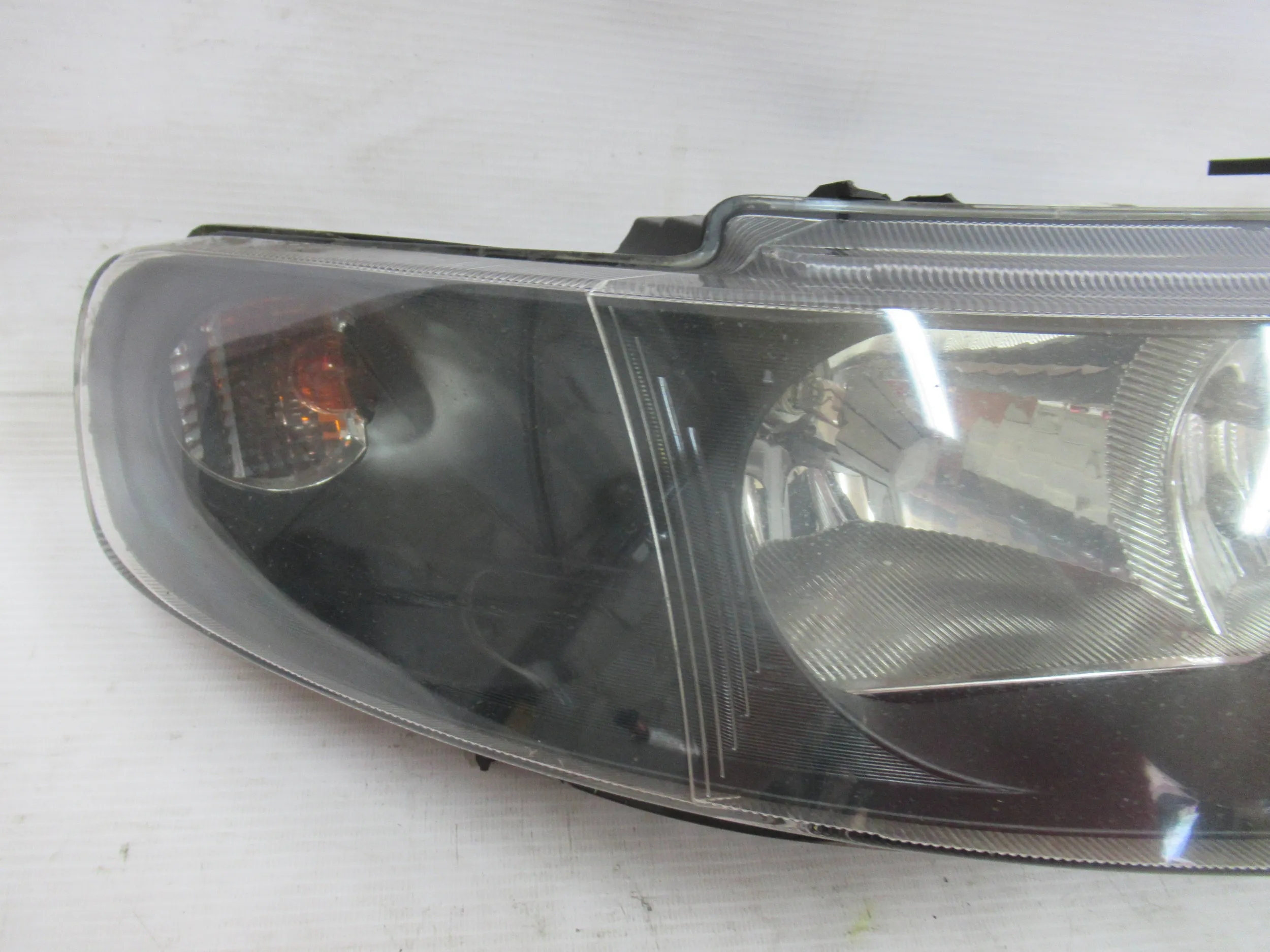 PRAVE PREDNE SVETLO SEAT LEON I