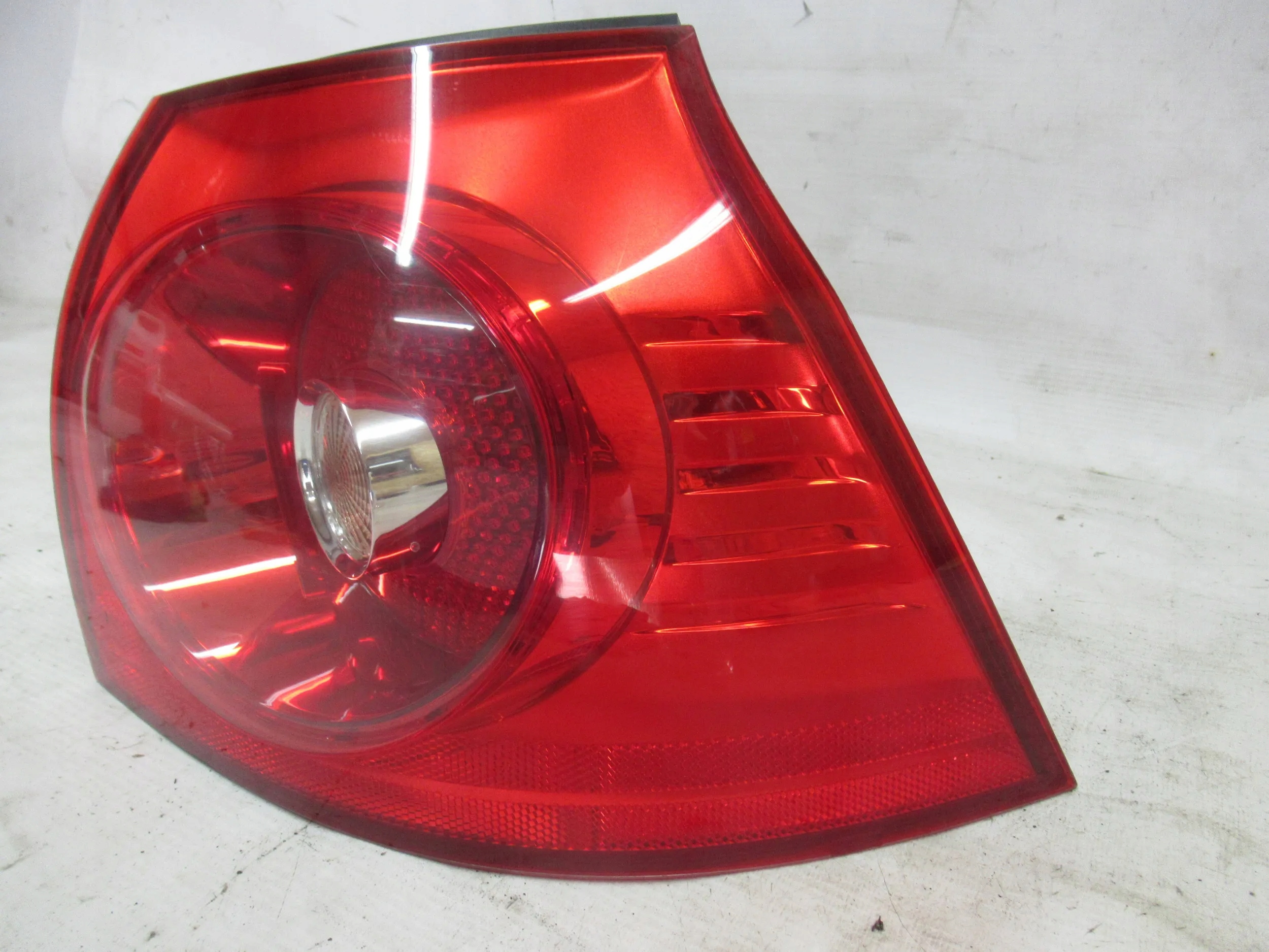 PRAVÉ ZADNÉ SVETLO VW GOLF V HB