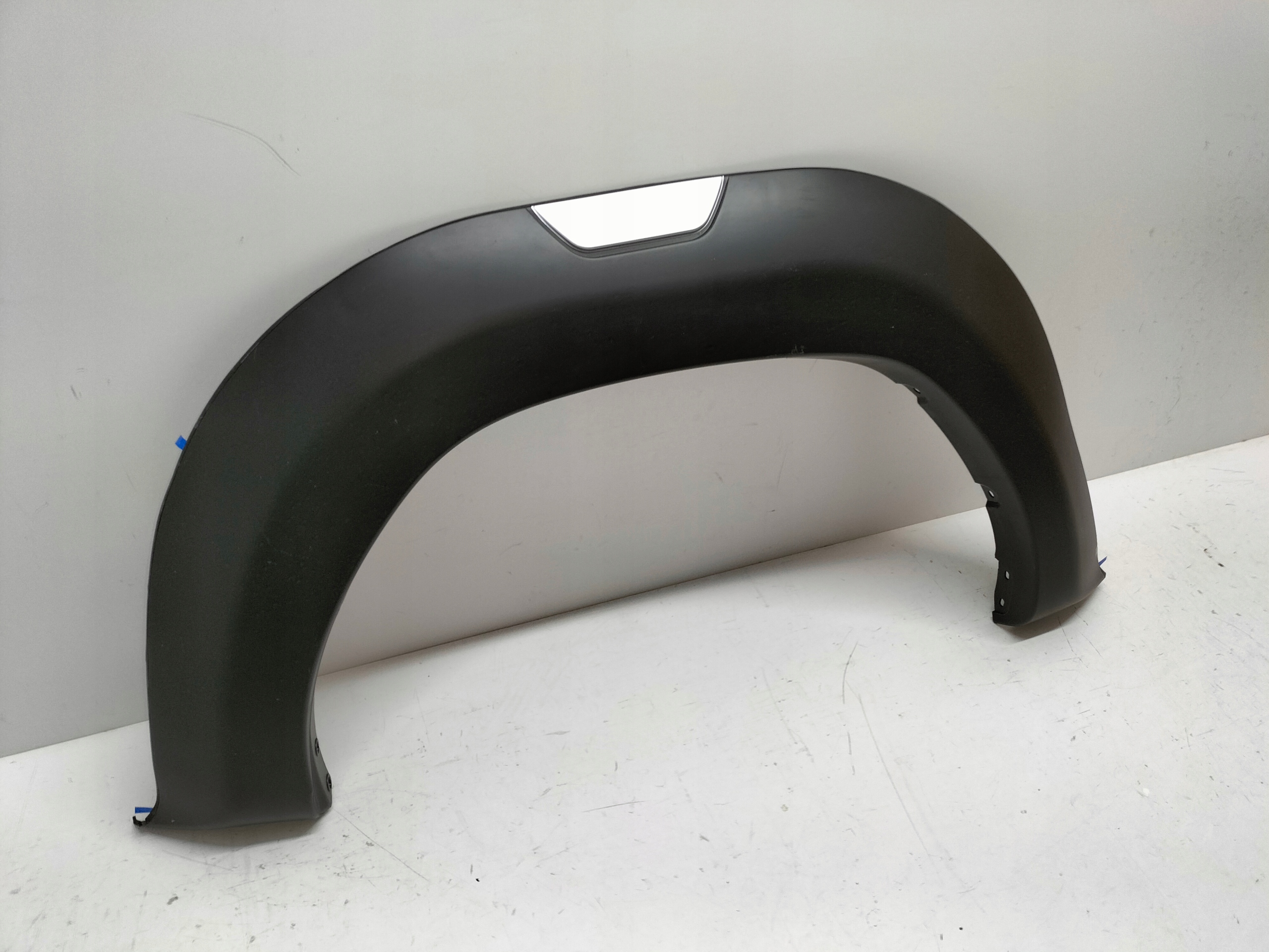 LIŠTA PRAVÉHO ZADNÉHO BLATNÍKA TOYOTA HILUX VIII LIFT 20-