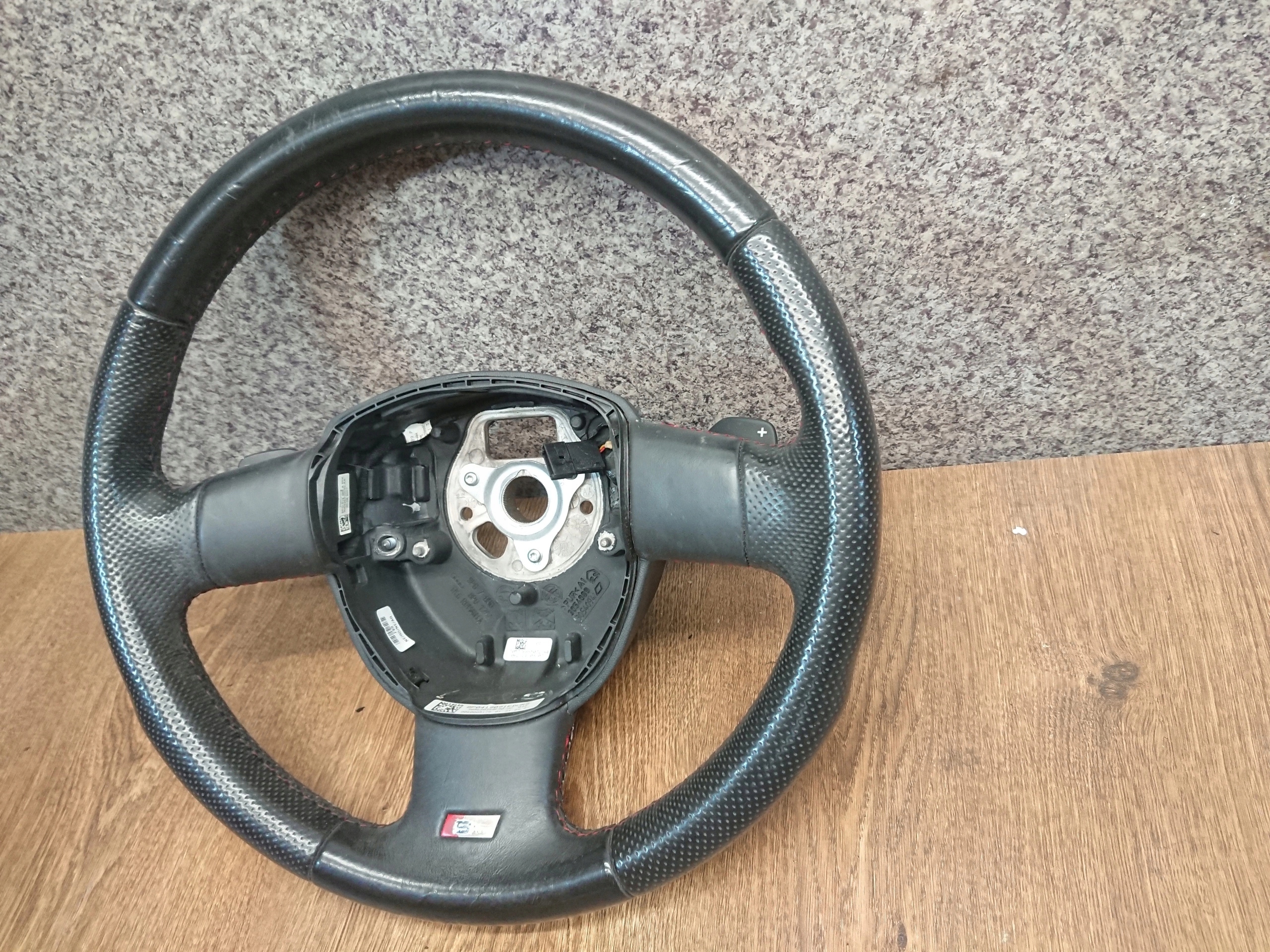 AUDI A3 8P S-LINE PADLA RADENIA RYCHLOSTI VOLANT 8P0419091