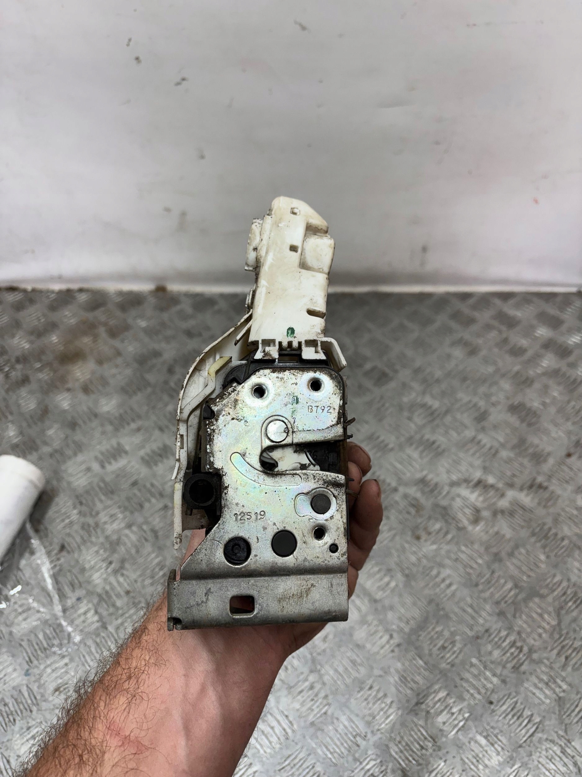 ZAMOK DVERE PREDNE LAVY FIAT TIPO II 16-