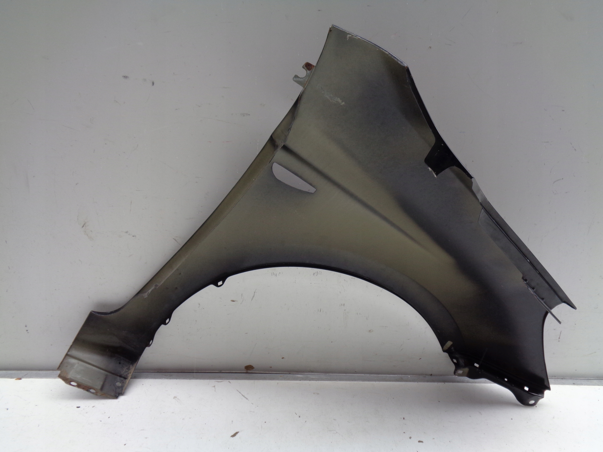 ĽAVÝ PREDNÝ BLATNÍK HYUNDAI I20 08-12 NR 13290