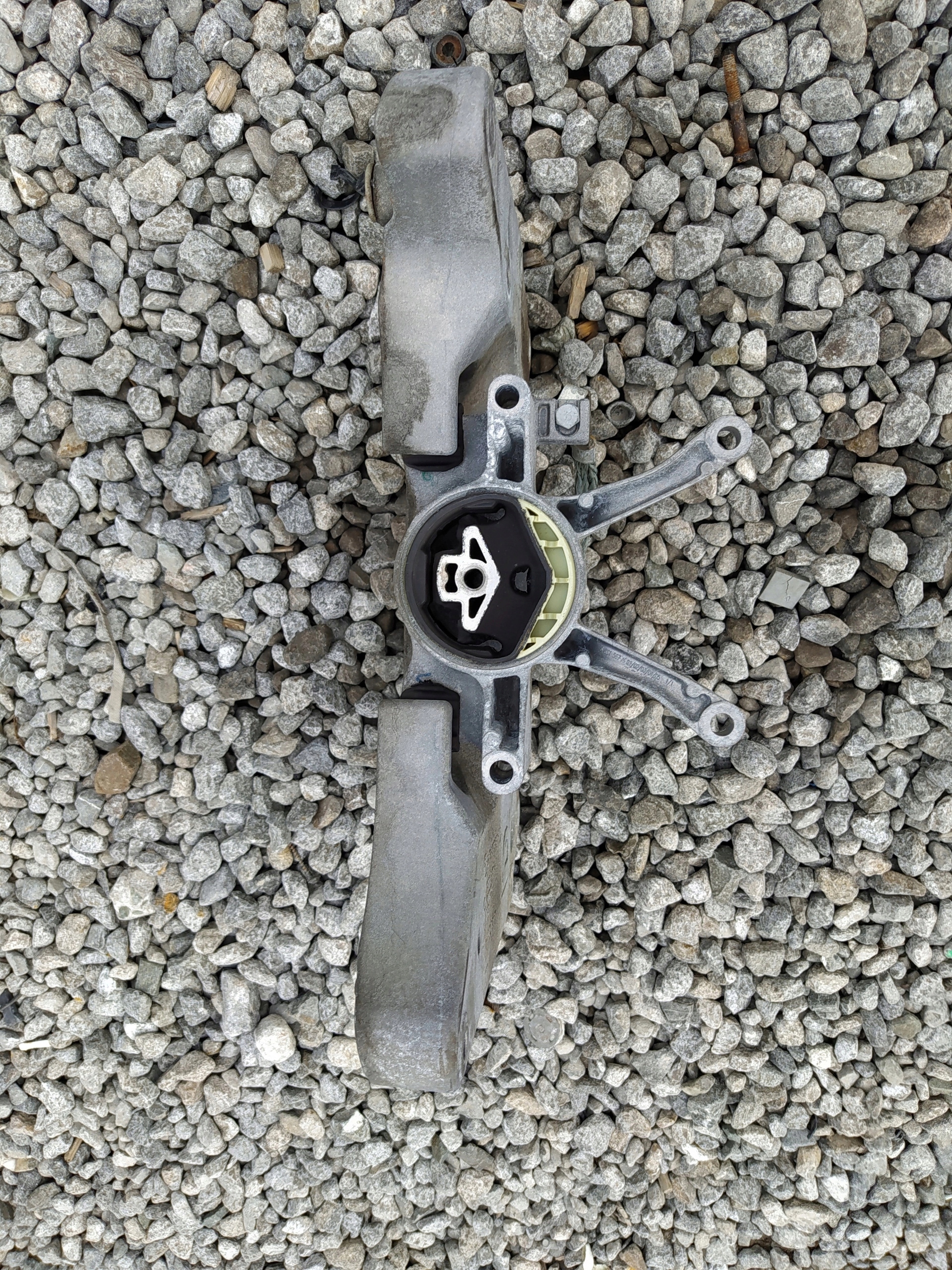 BMW G30 2.0D SILENBLOK DRŽIAK PREVODOVKY 6861580