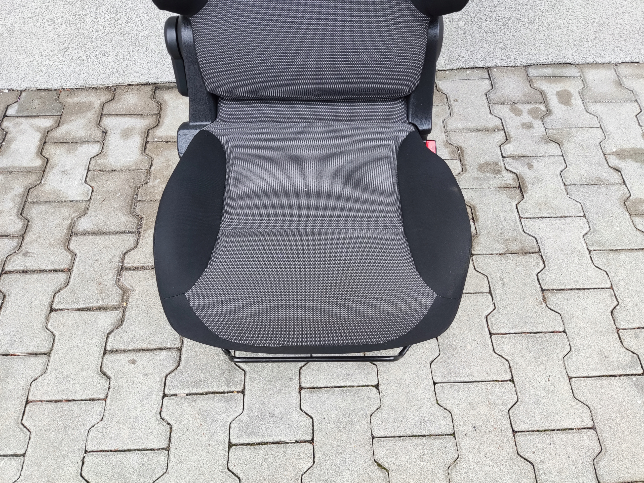 FOTEL PRAVÝ PREDNÝ POD VOLANT  CITROEN BERLINGO PARTNER III 2008-2018