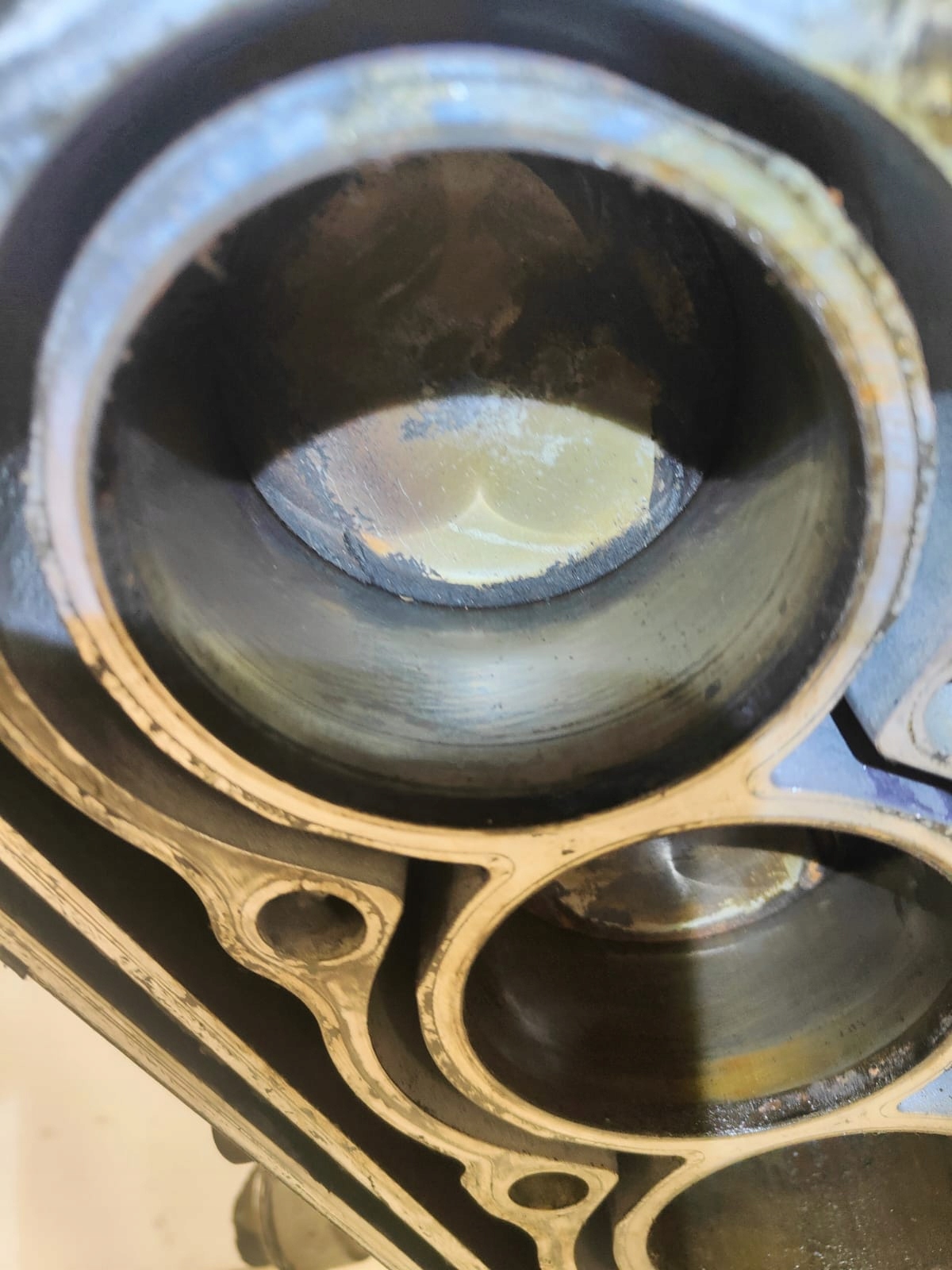 MERCEDES w203 w211 w209 R2710101405 om271 SPODOK MOTORA BLOK KĽUKA PIESTY