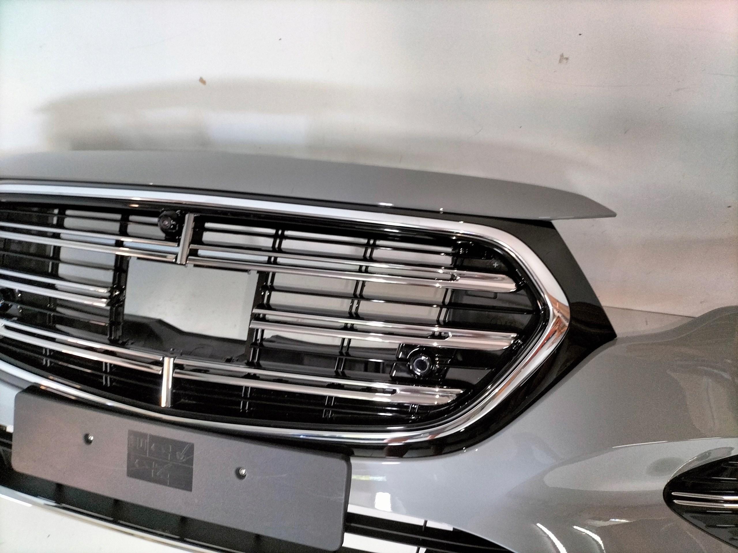 PREDNÝ NÁRAZNÍK MERCEDES E KLASA W214 22-
