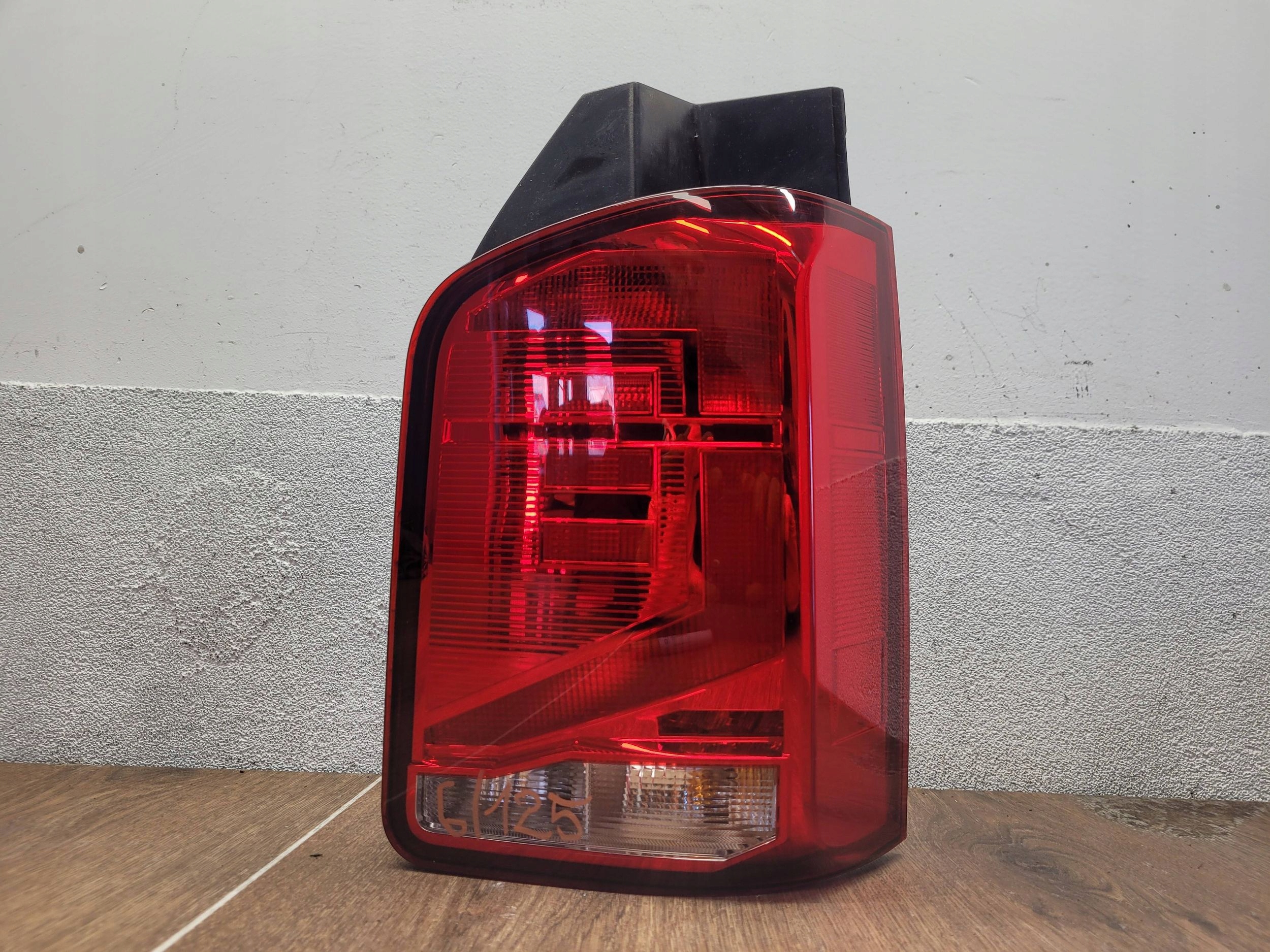 Vw Transporter T6-1 T6 lift 7LA945096A PRAVÉ ZADNÉ SVETLO