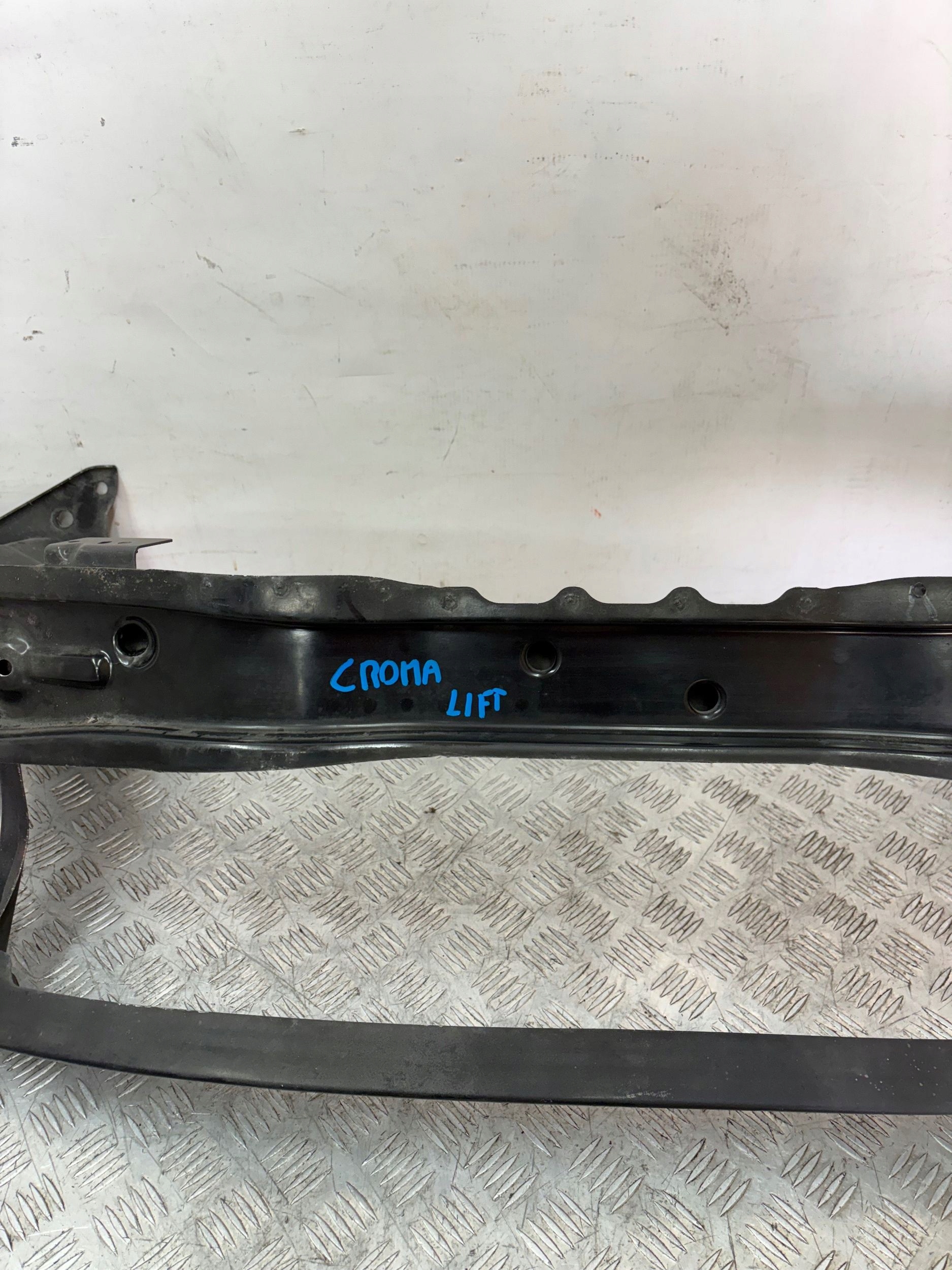 VYSTUHA PREDNEHO NARAZNIKA FIAT CROMA LIFT 08-