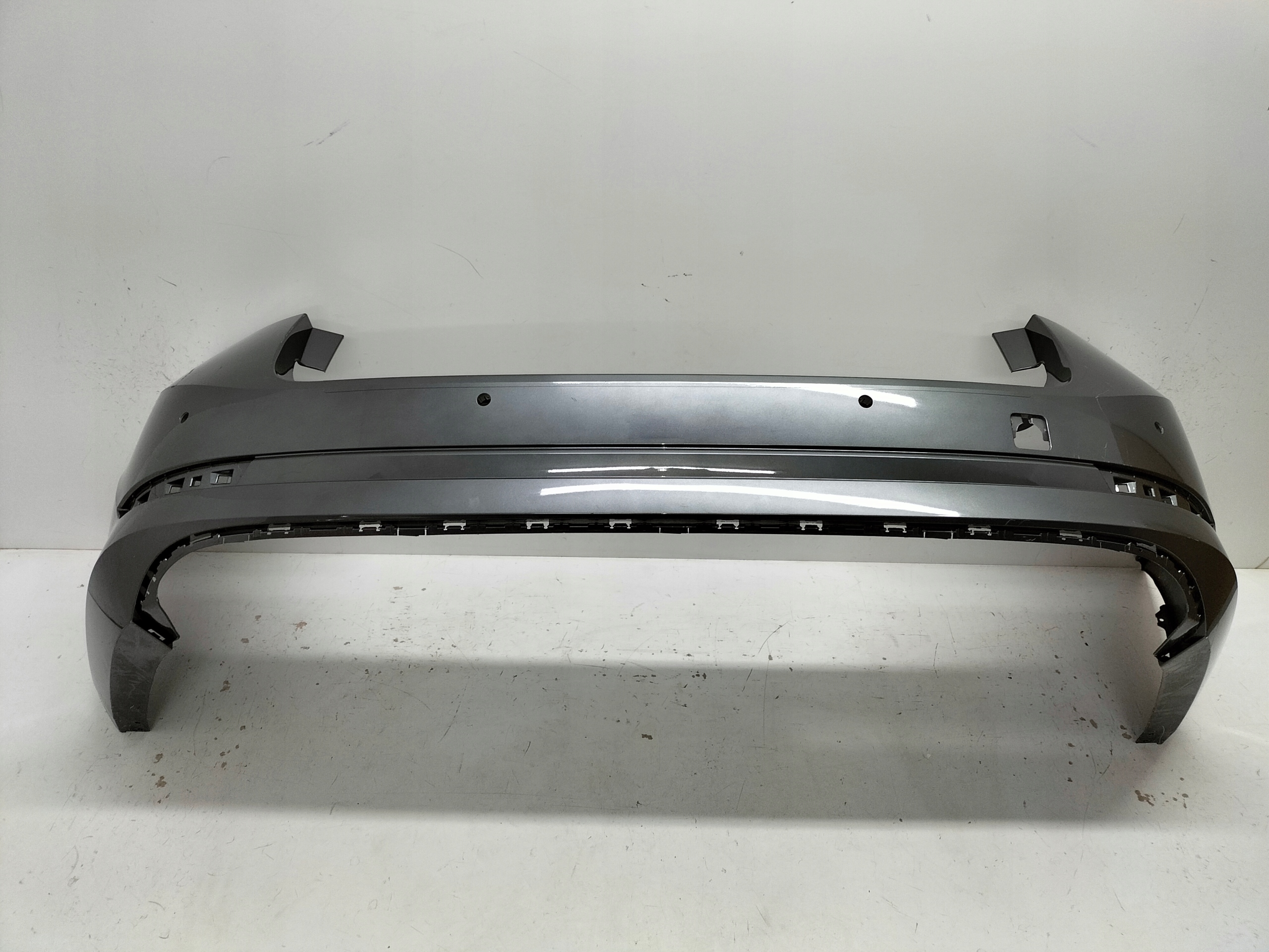 ZADNÝ NÁRAZNÍK SKODA OCTAVIA 4 IV 19- KOMBI