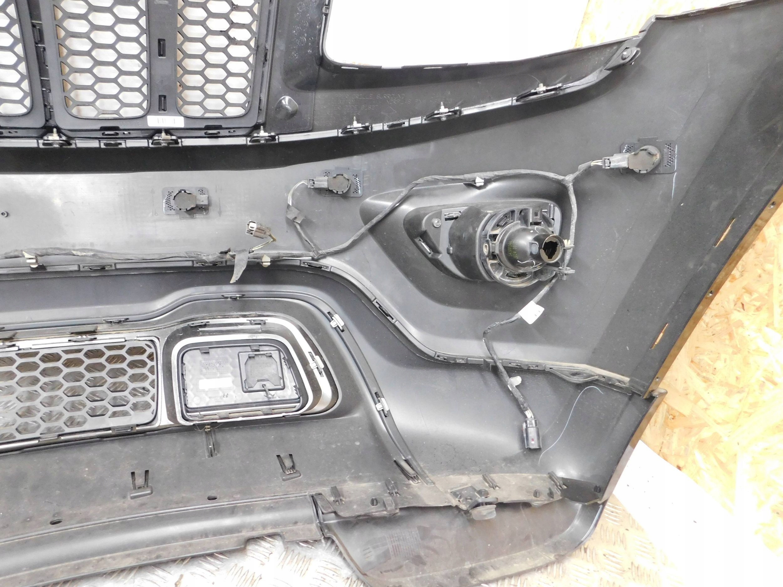 PREDNÝ NÁRAZNÍK JEEP GRAND CHEROKEE LIFT 17-