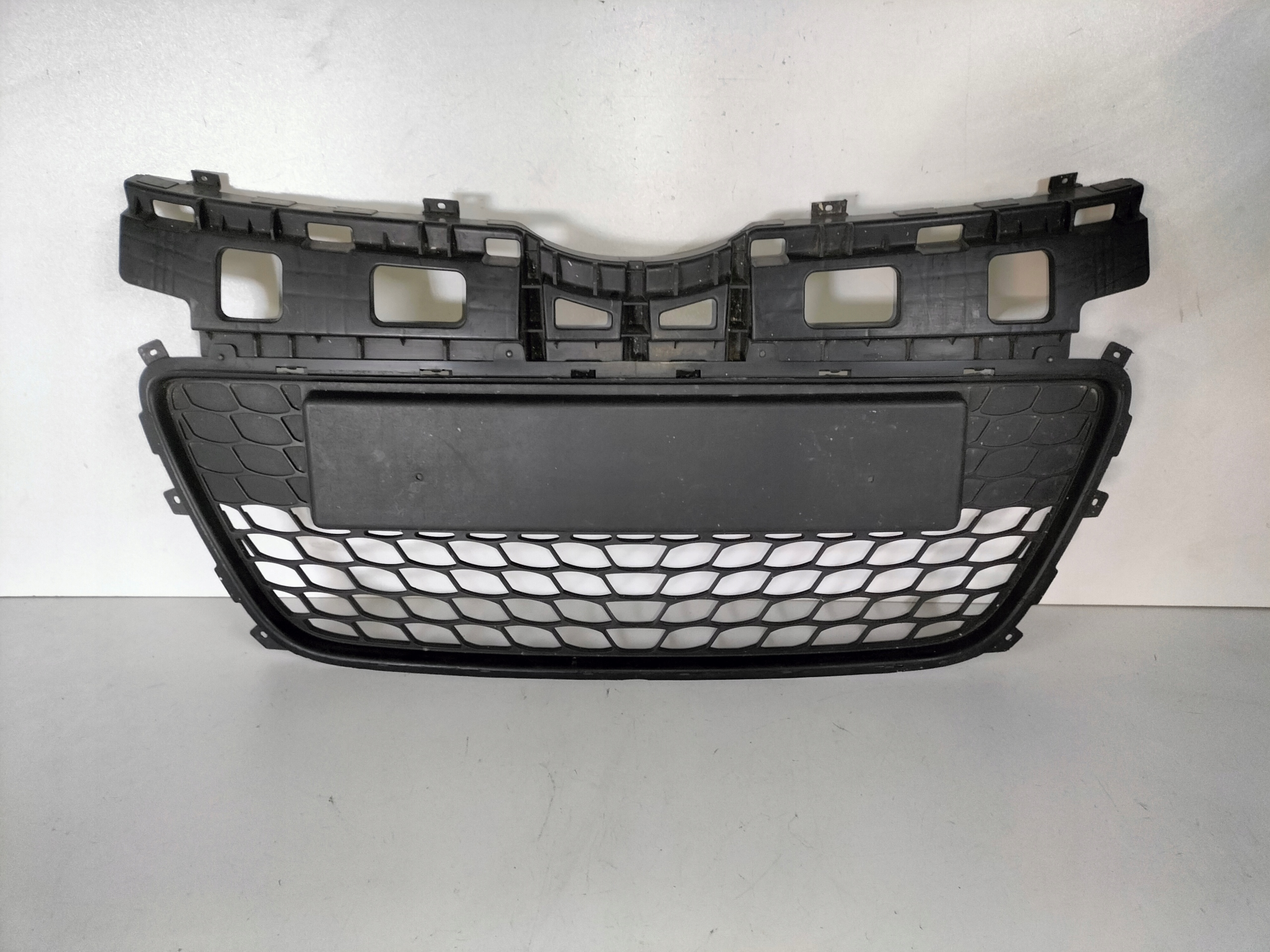 STREDOVÁ LIŠTA MRIEŽKA NÁRAZNÍKA HYUNDAI I30 I 07-10