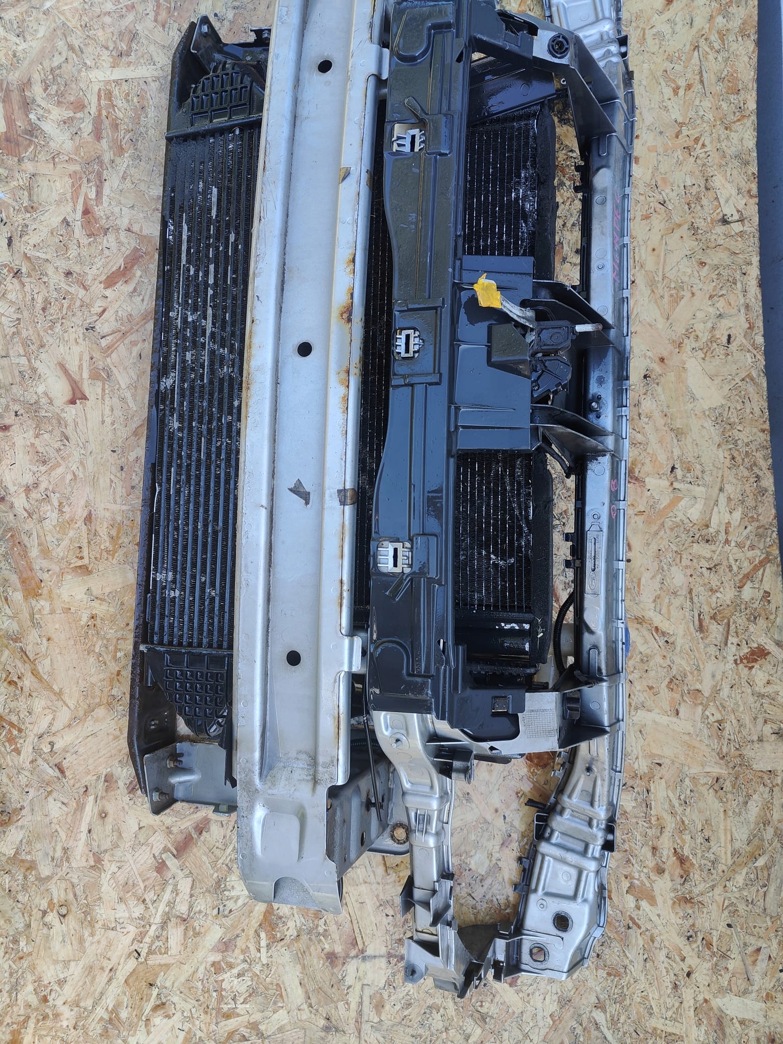 Ford Mondeo mk4 2.0tdci autmat 07-10 PREDNE CELO CHLADICE WENZADATOR VÝSTUHA