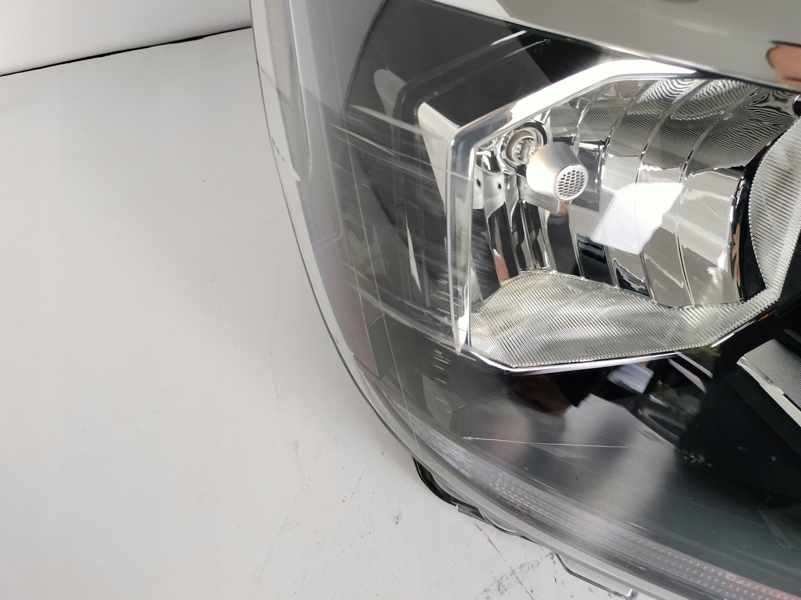 PRAVE PREDNE SVETLO VW CRAFTER 7C 7C0 17-