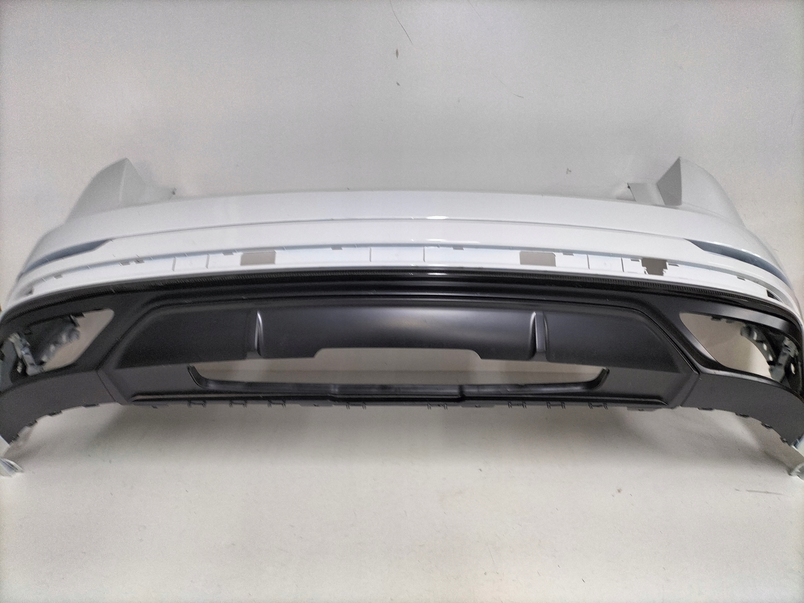 ZADNÝ NÁRAZNÍK AUDI Q8 SQ8 4M8 18- S-LINE