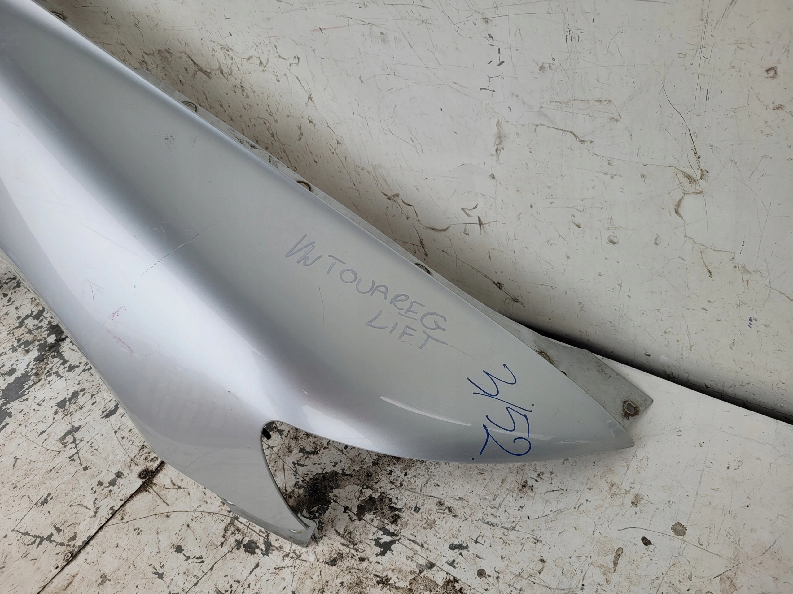 VW TOUAREG 7L LIFT PRAVY PREDNY BLATNIK
