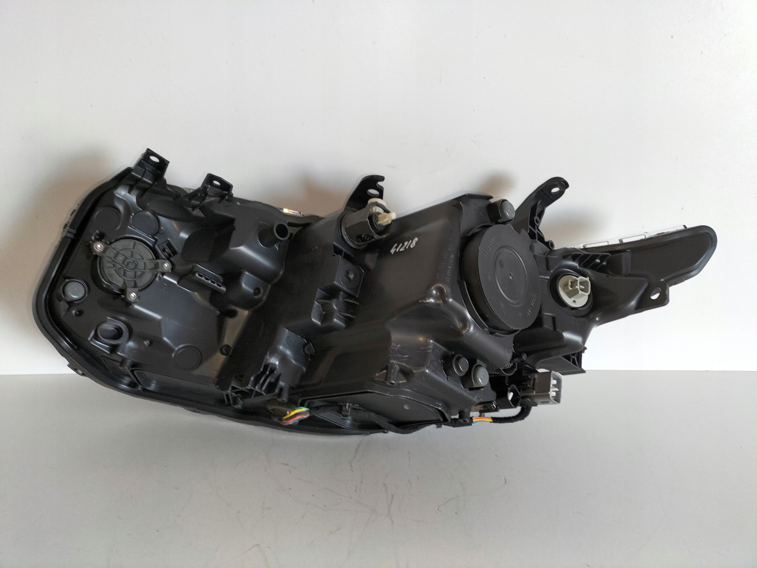 PRAVE PREDNE SVETLO TOYOTA AURIS II LIFT 15- FULL LED
