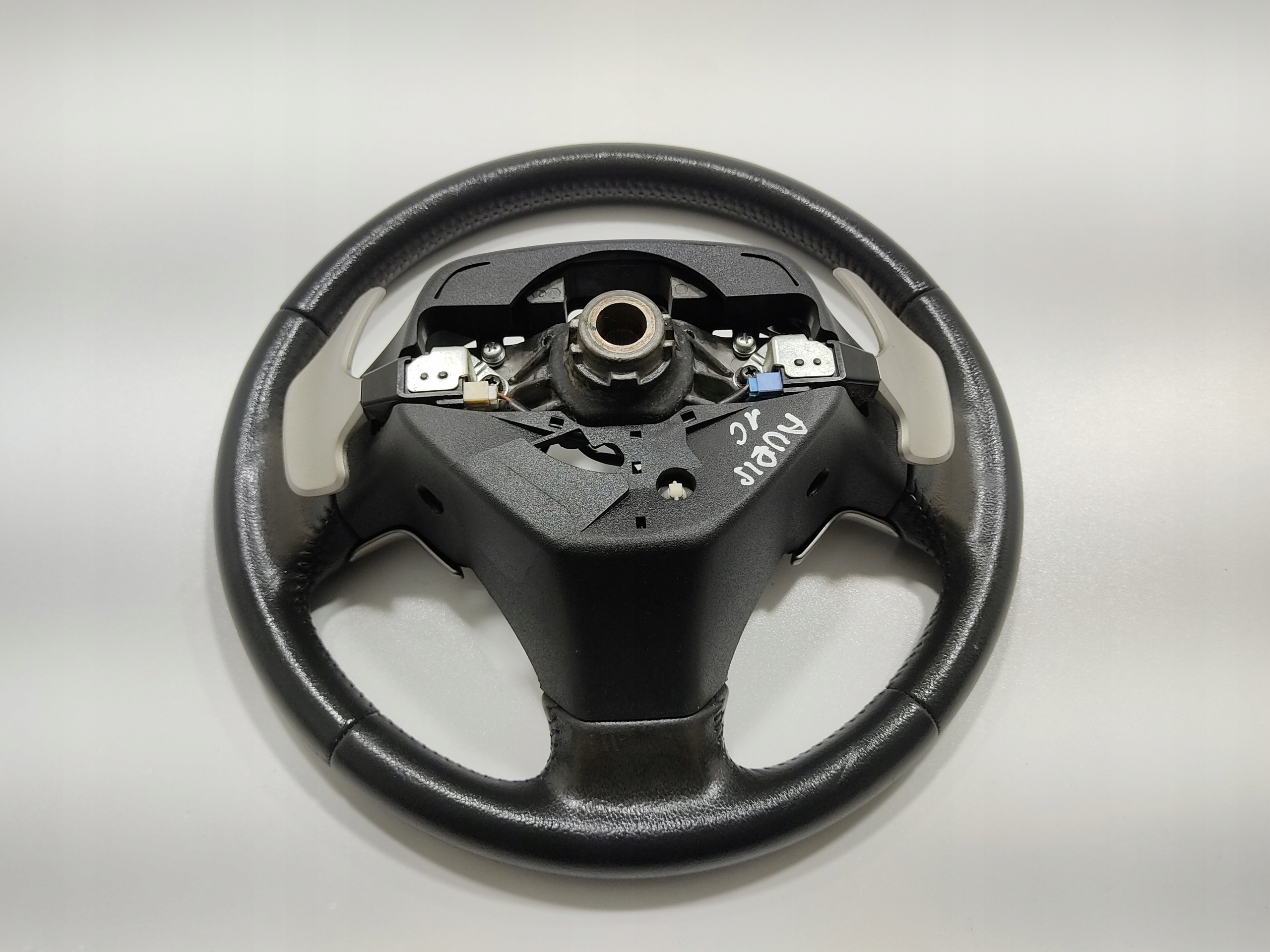 MULTIFUNKCNY VOLANT PADLA RADENIA RYCHLOSTI TOYOTA AURIS I E15 2006-2009