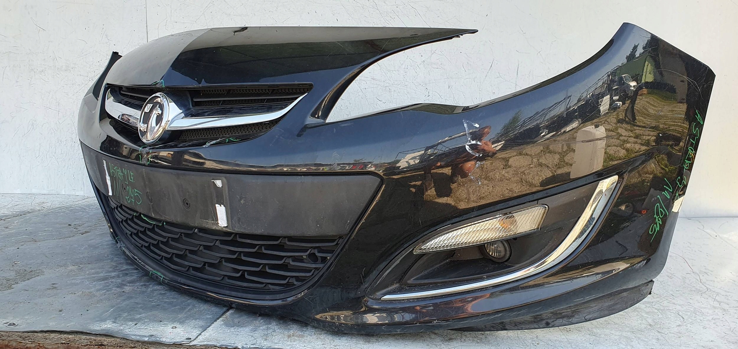 Opel Astra J LIFT PREDNÝ NÁRAZNÍK 13368660G