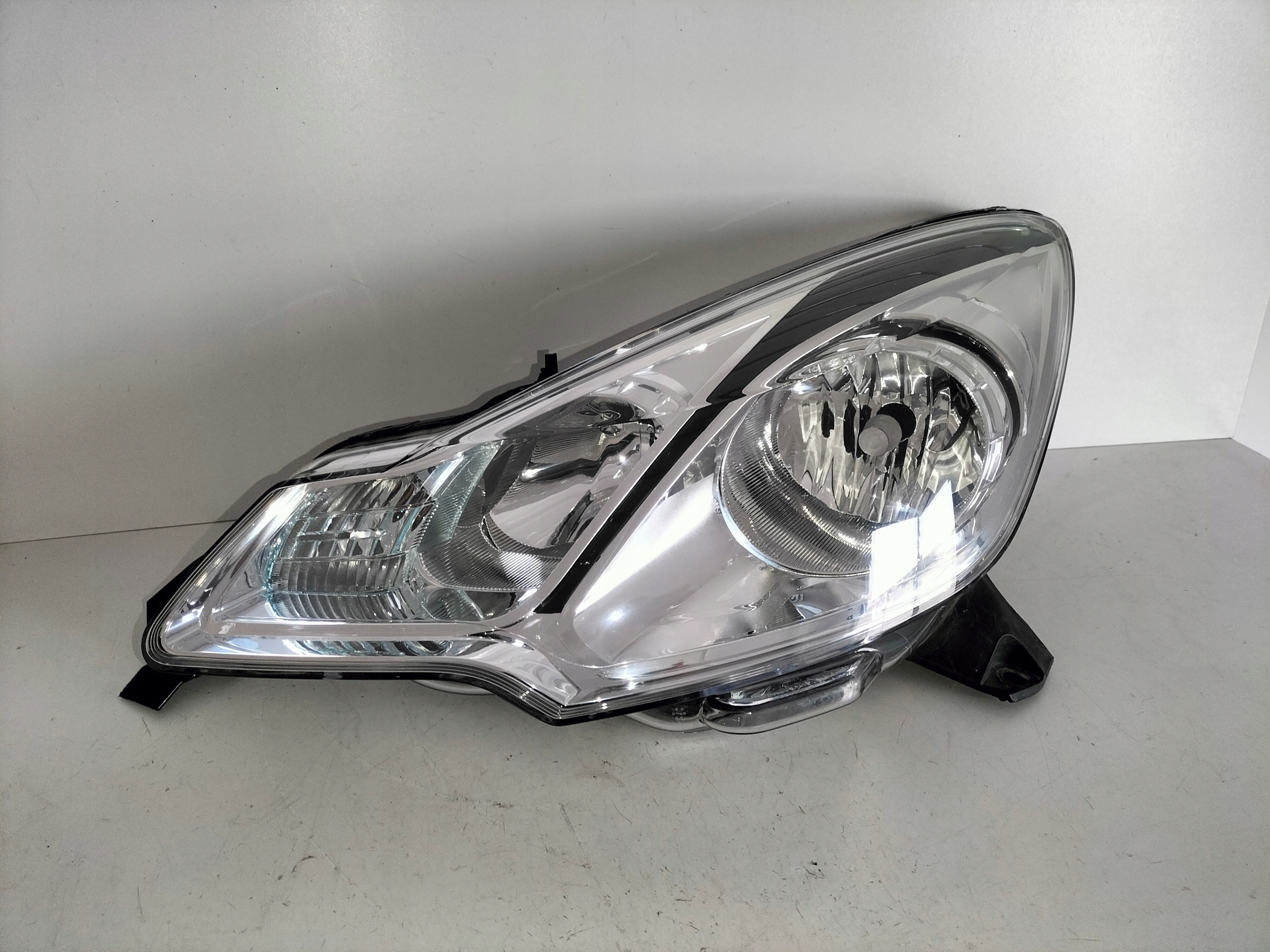 LAVE PREDNE SVETLO CITROEN C3 II 09-16
