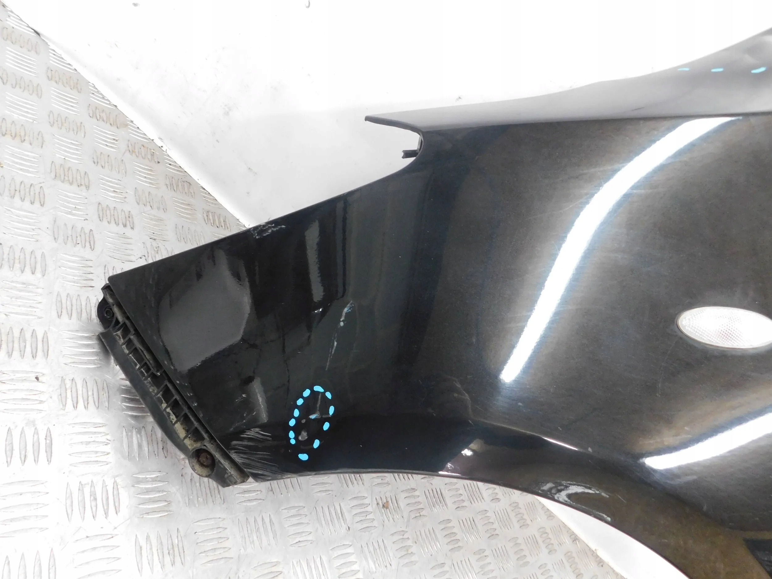 BLATNIK PREDNÝ LAVY TOYOTA YARIS II 2