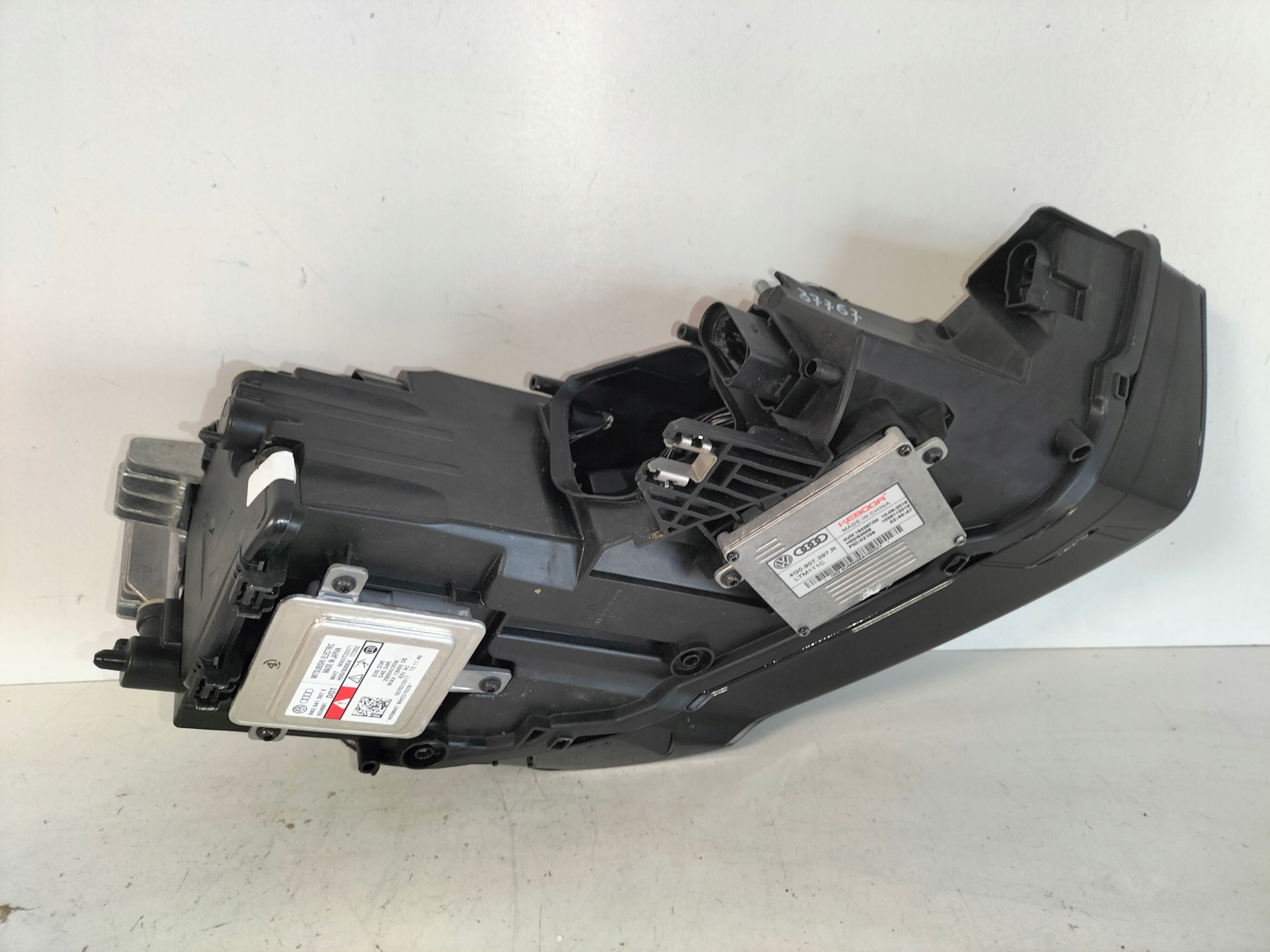 LAVE PREDNE SVETLO AUDI A1 8X LIFT 14-18 XENON