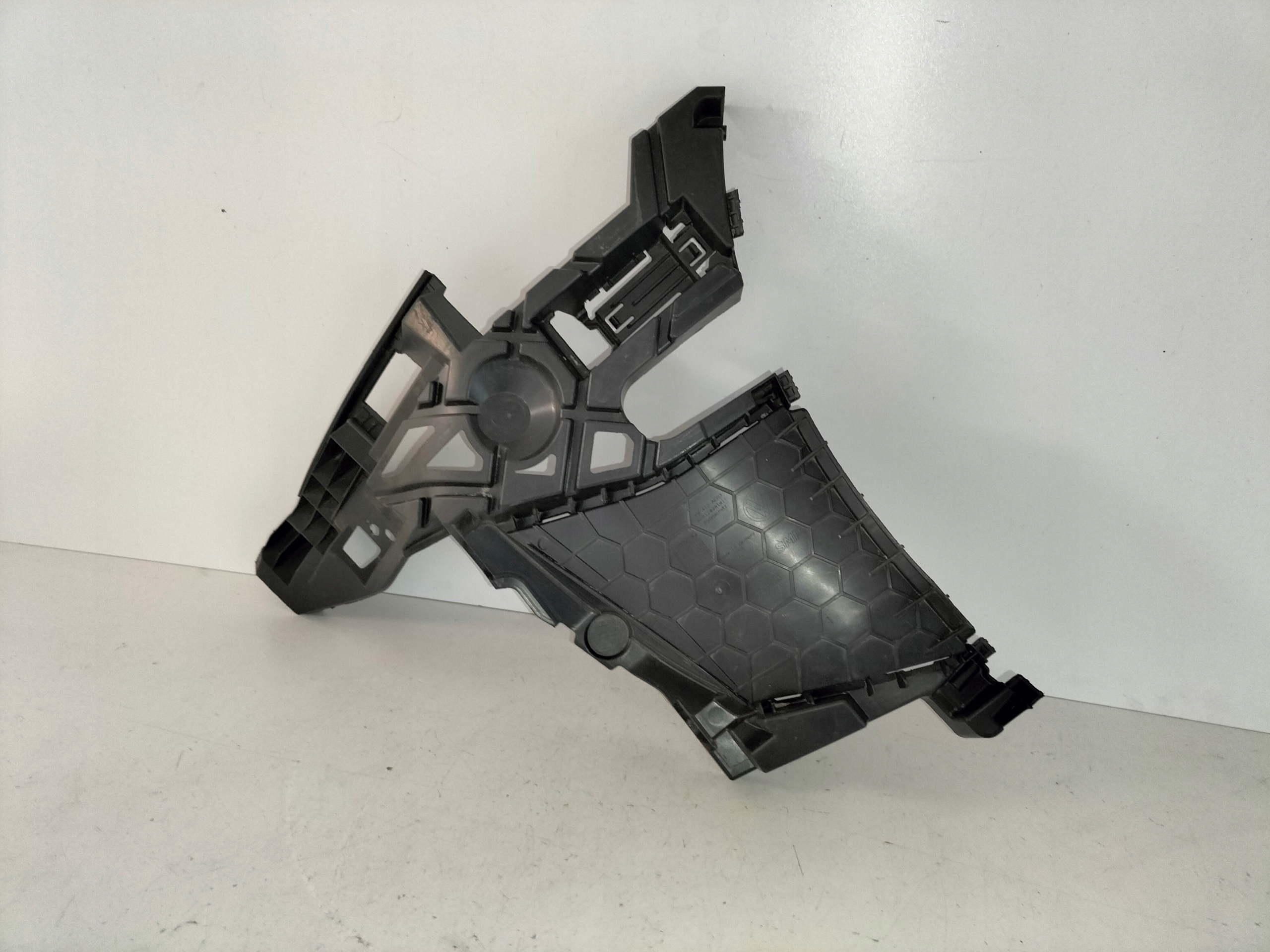 DRZIAK PREDNEHO NARAZNIKA LAVY VW ID7 AERO 213 22-
