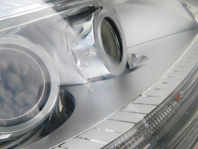 MERCEDES W221 S-KLASA XENON LIFT PRAVE PREDNE SVETLO