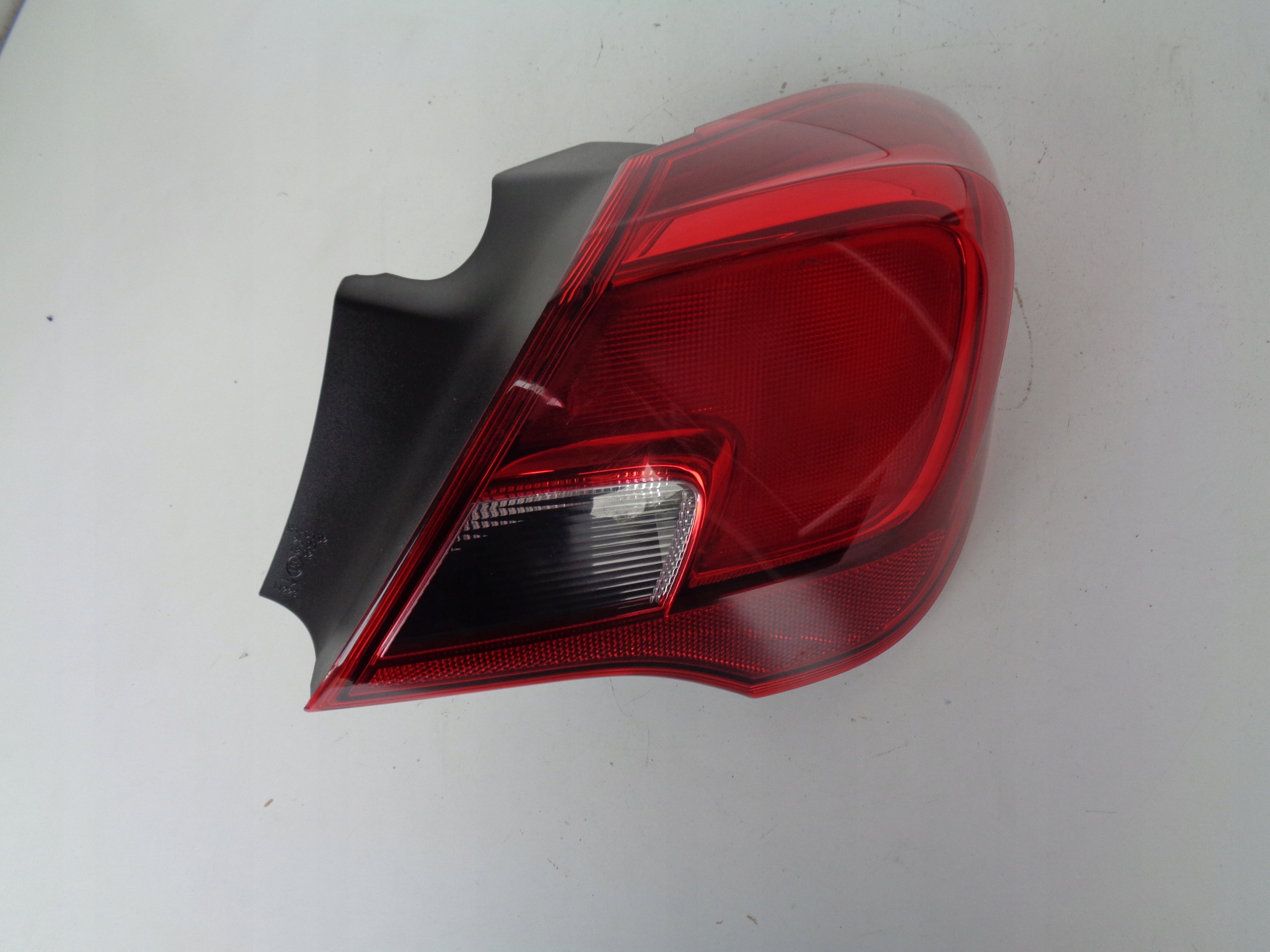 PRAVE ZADNE SVETLO OPEL CORSA E 14- 3D