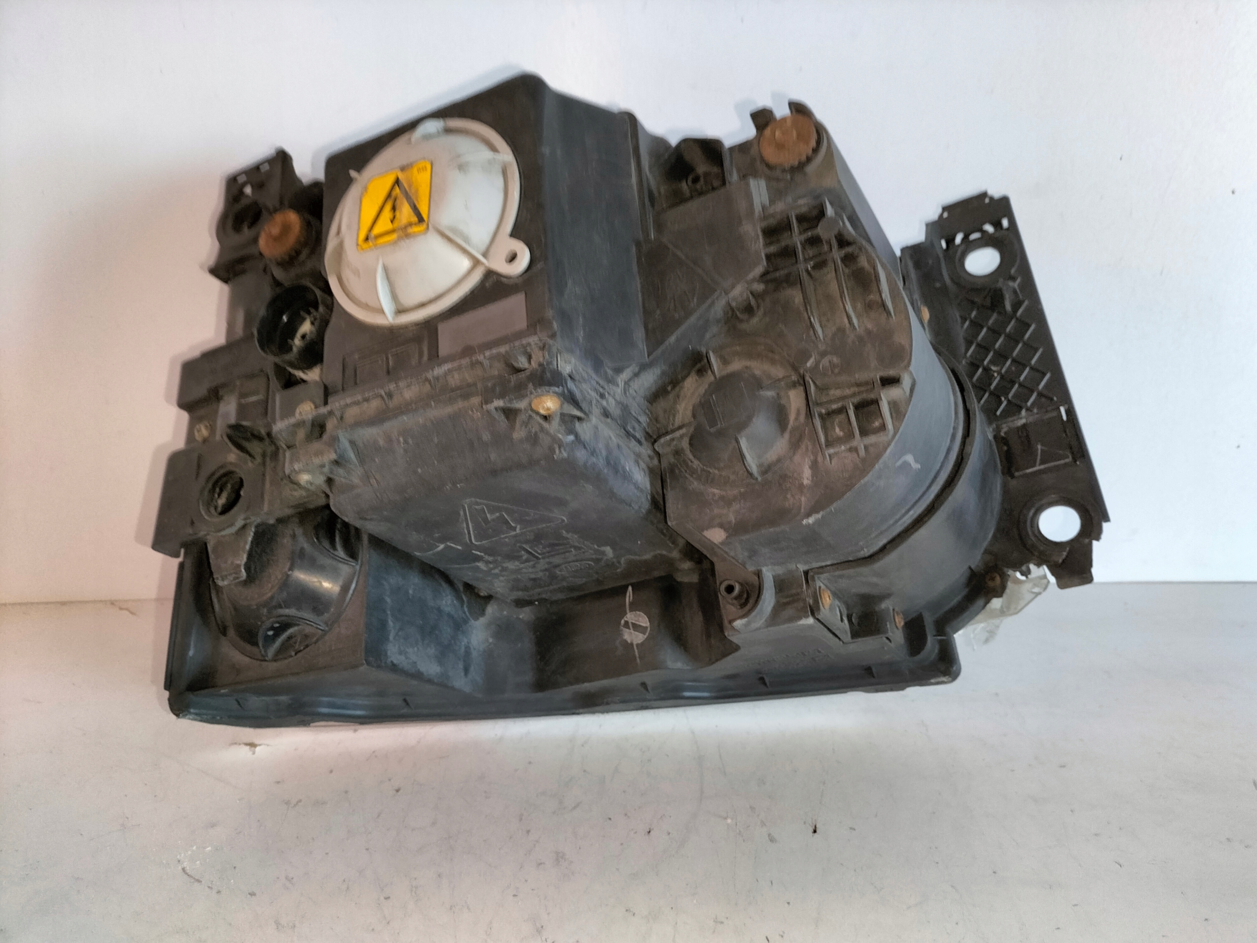 LAVE PREDNE SVETLO LAND ROVER DISCOVERY III 04-09 BI-XENON