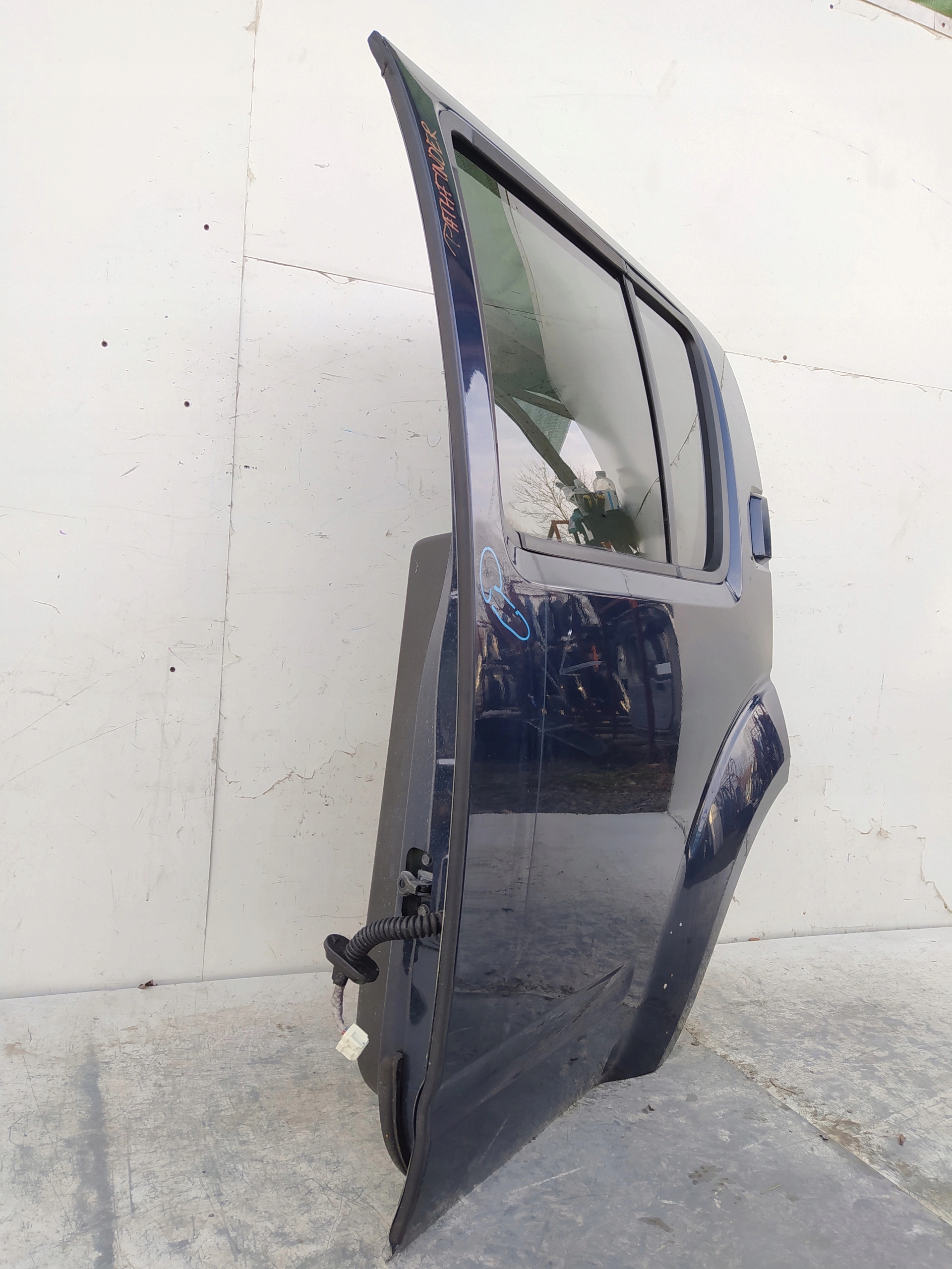 NISSAN PATHFINDER R51 LAVE ZADNE DVERE